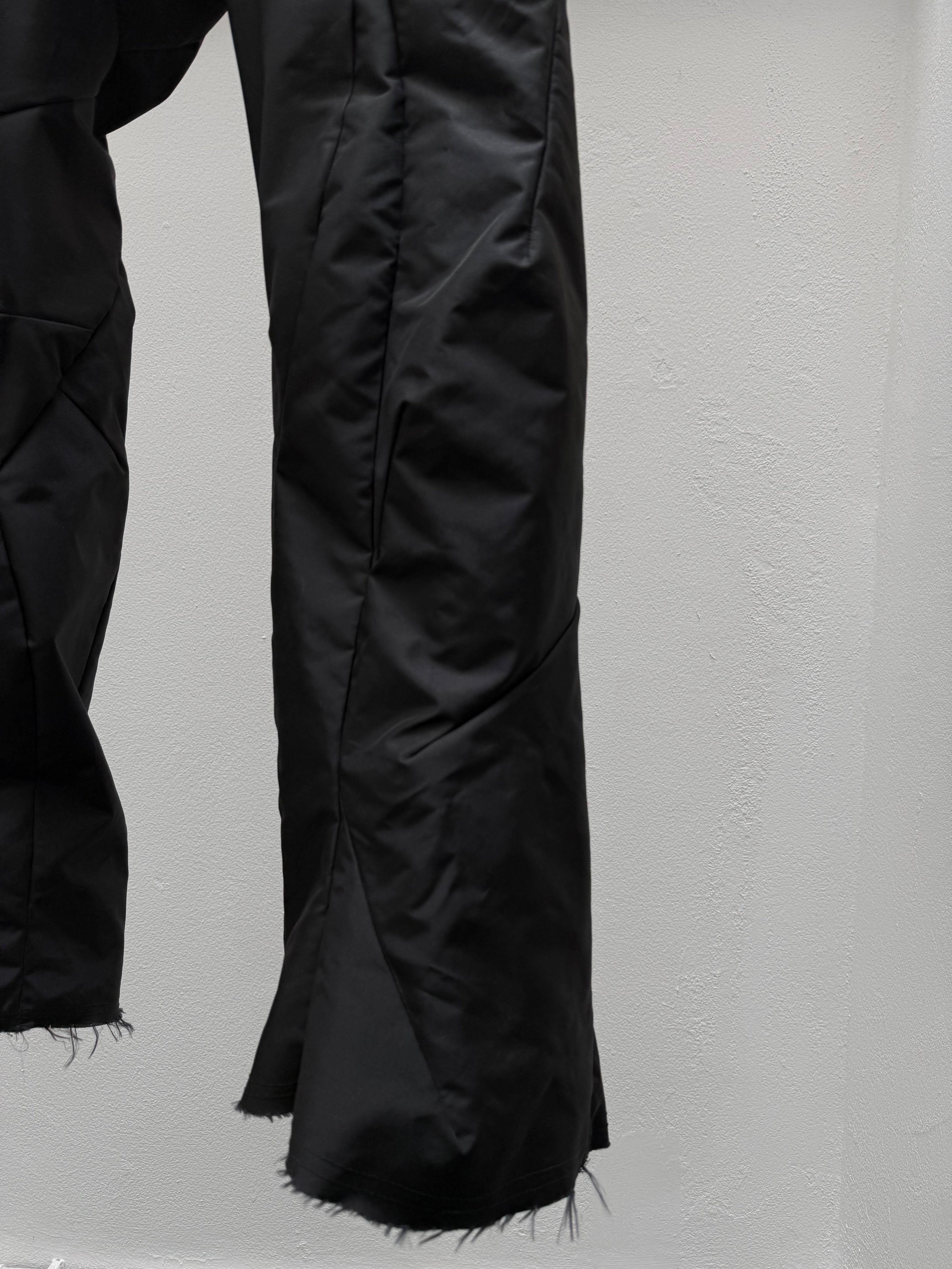 EC004/TS - LOT (Nylon)

Linea Obscura Trousers