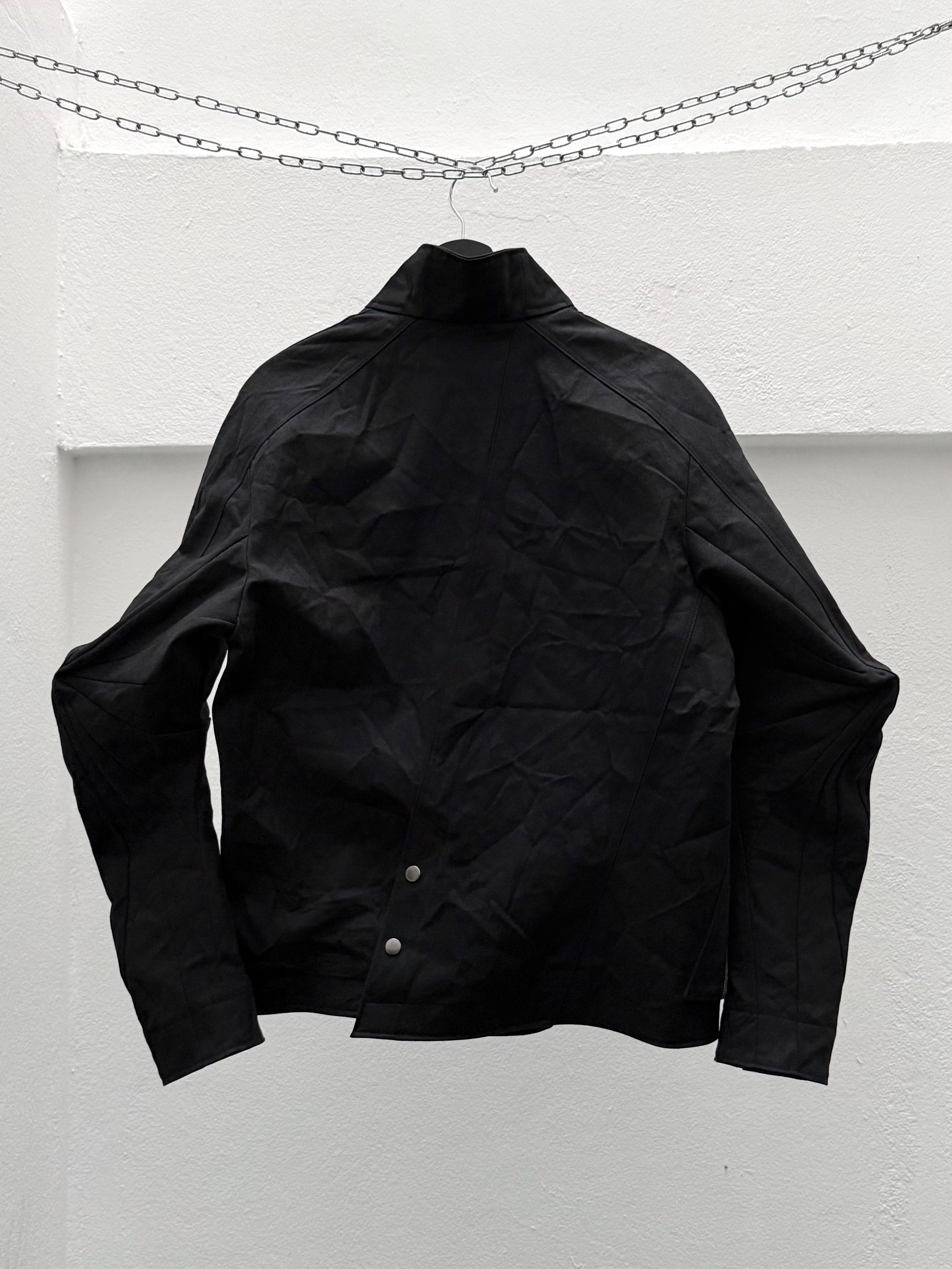 EC008-HSJ

High neck Slanted Jacket