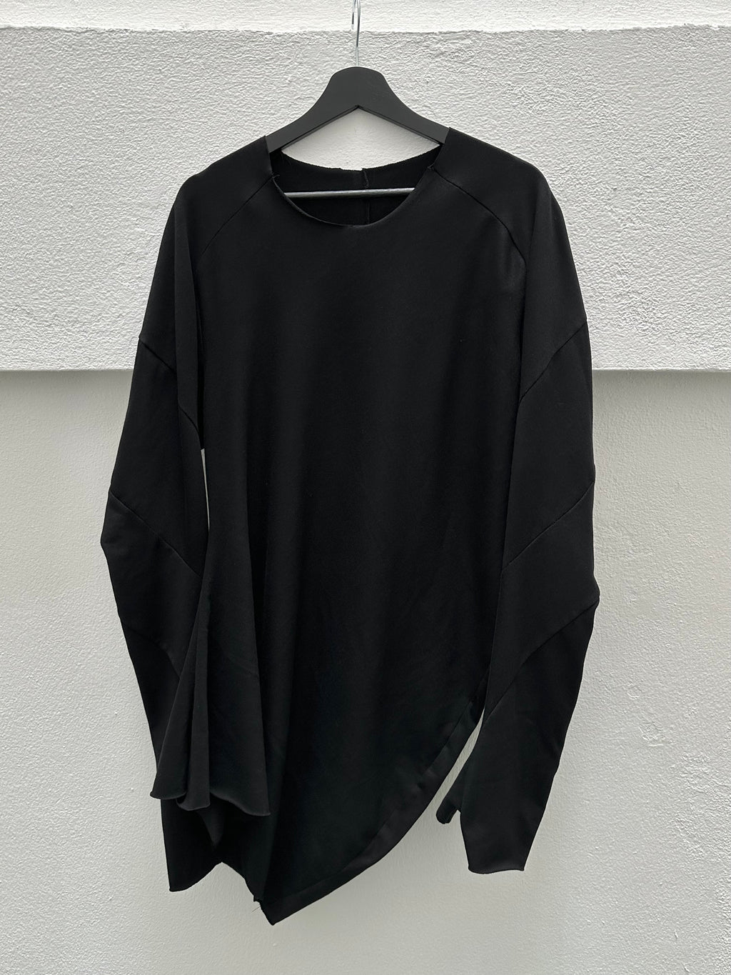 EC003- CSL

Curved Spiral Longsleeve