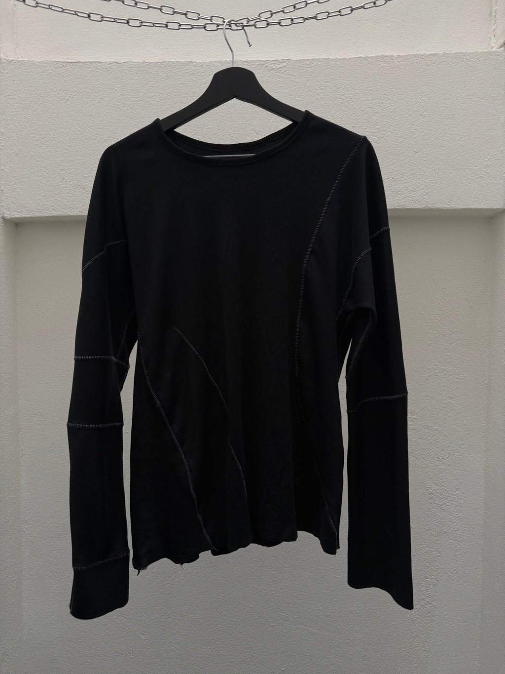 EC0024 - SAL 

Scarstitch Asymmetrical Longsleeve