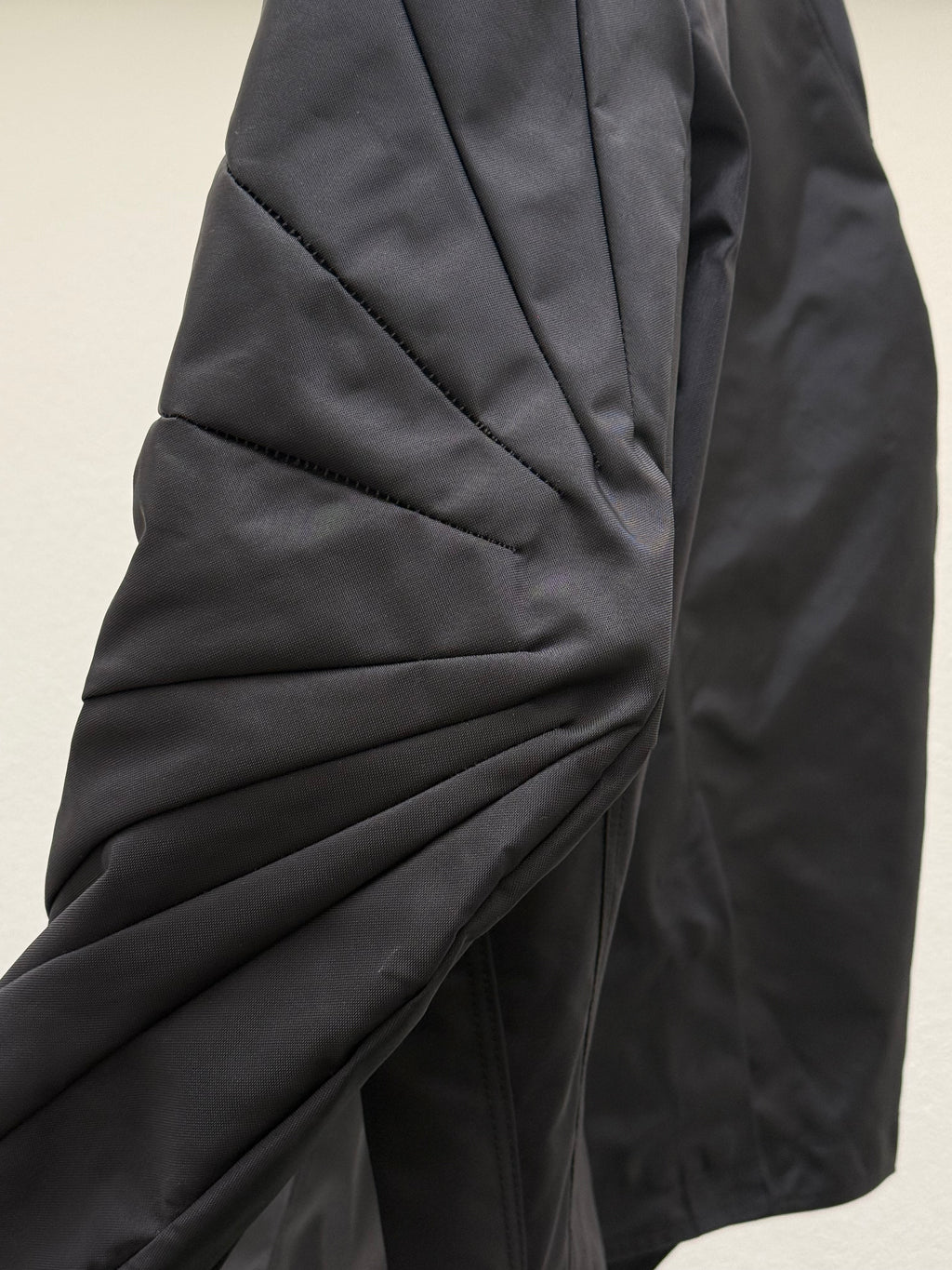 EC007- ISJ

Interlinked Slanted Jacket
