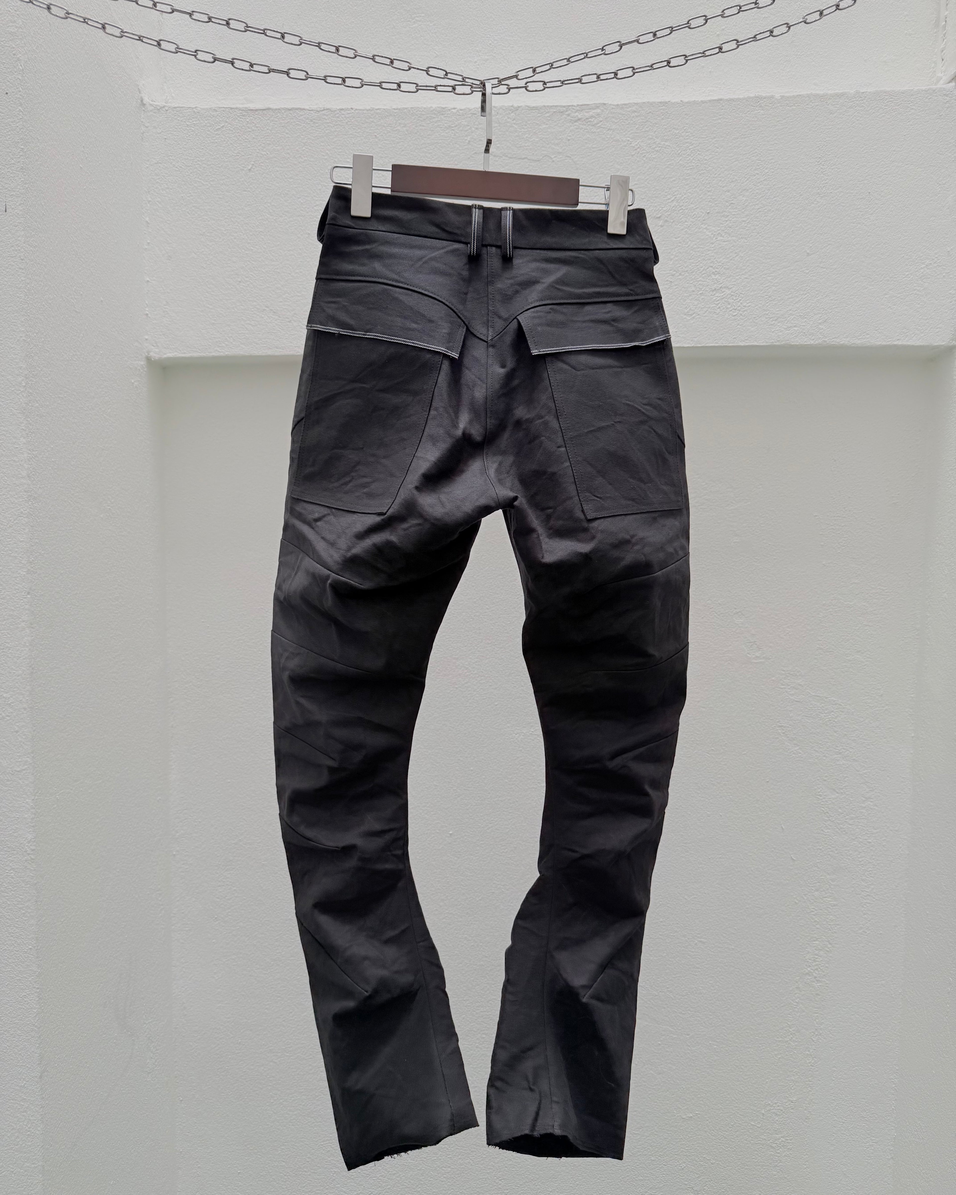 EC0010 - CDD

Curved Darted Denim