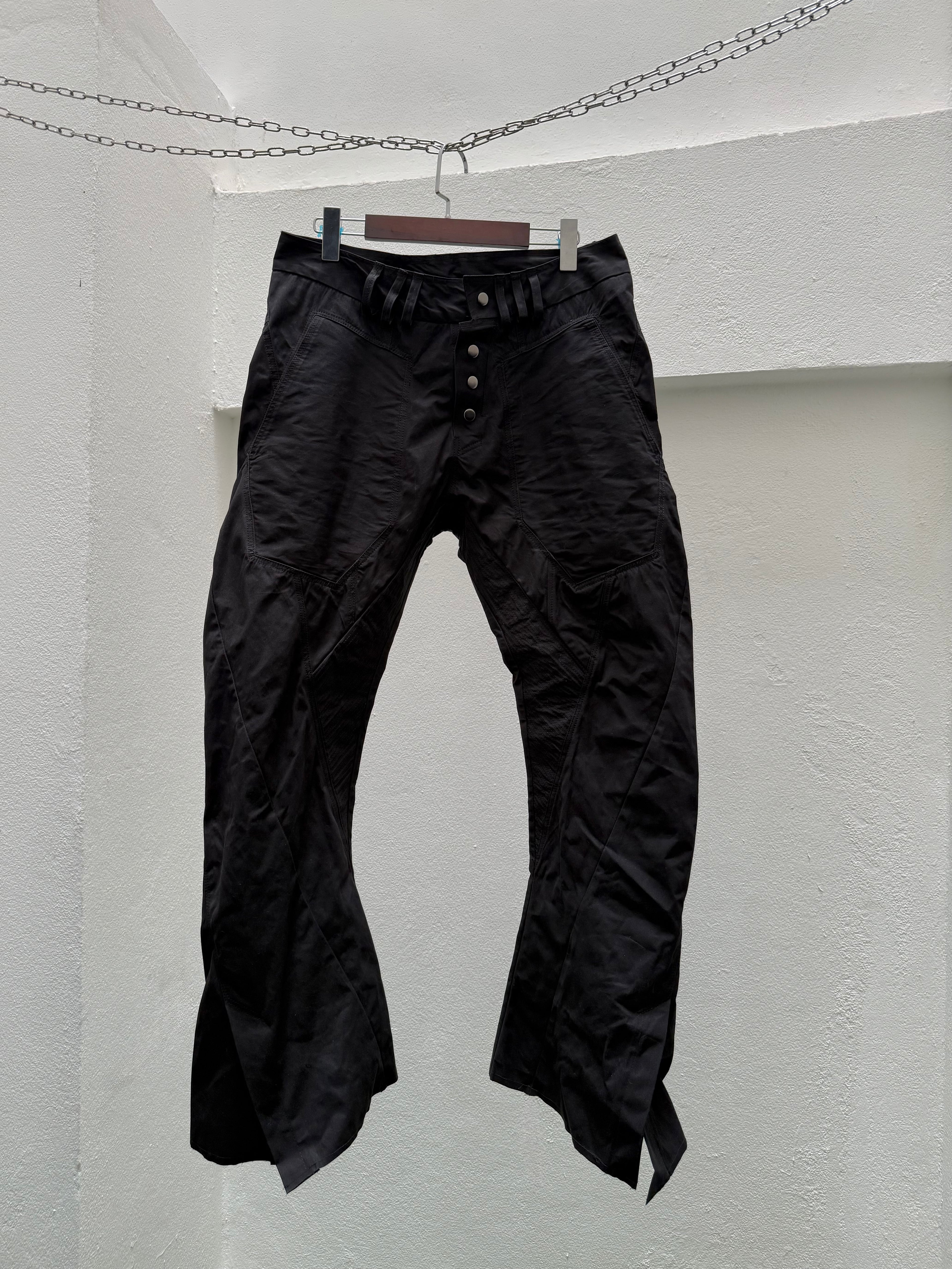 EC0015/TS - CPT
Curved panel Trousers