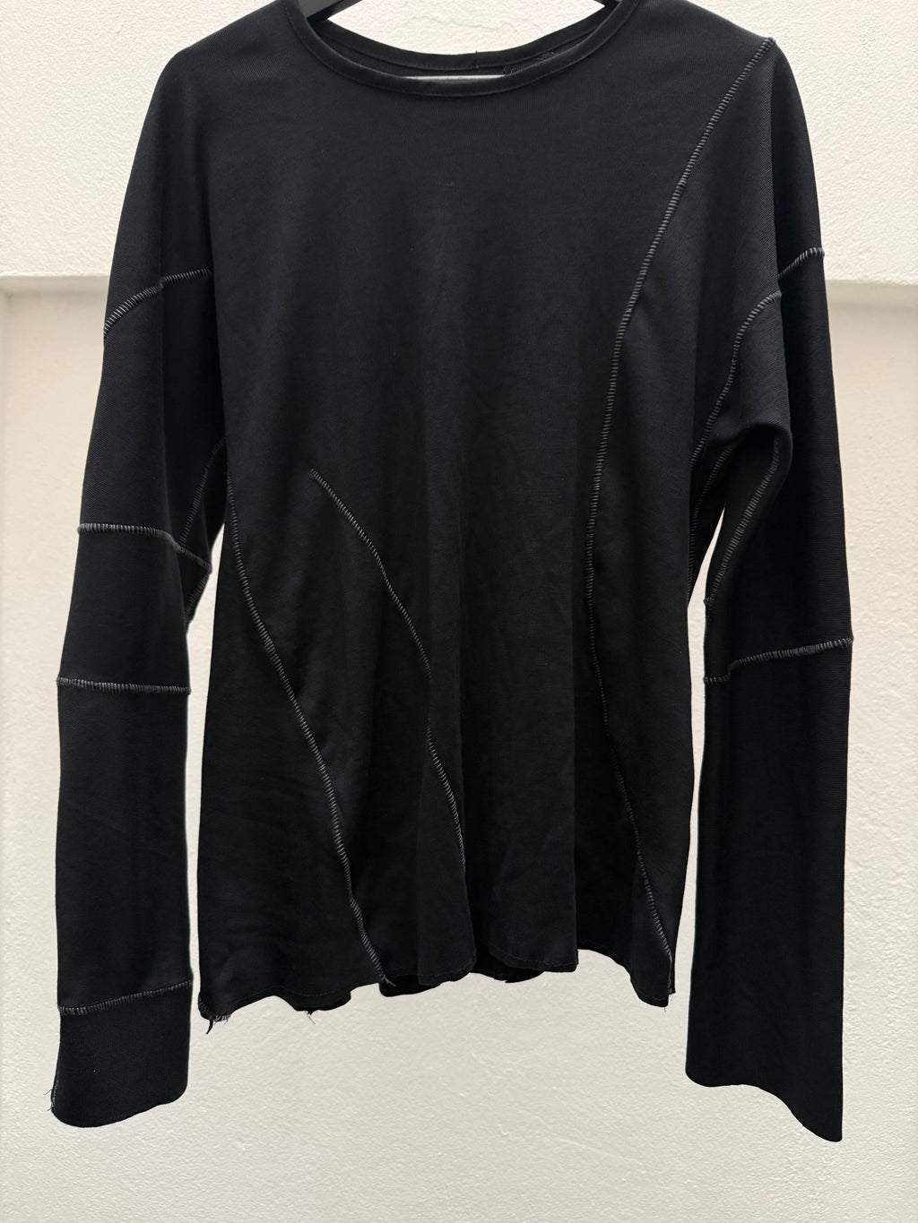 EC0024 - SAL 

Scarstitch Asymmetrical Longsleeve