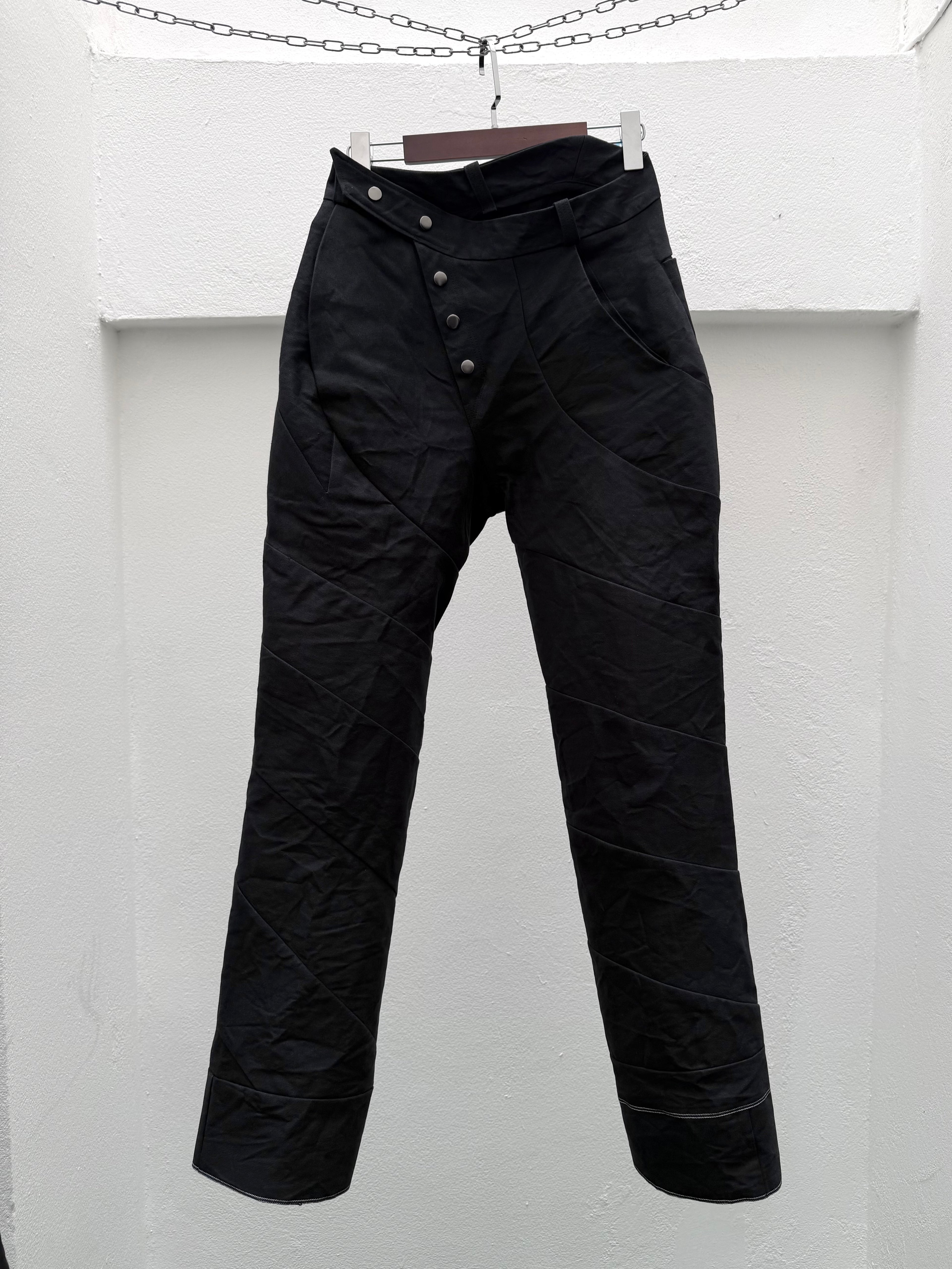 EC0019/TS – SSS
Slanted Spiral Selvedge Trousers
