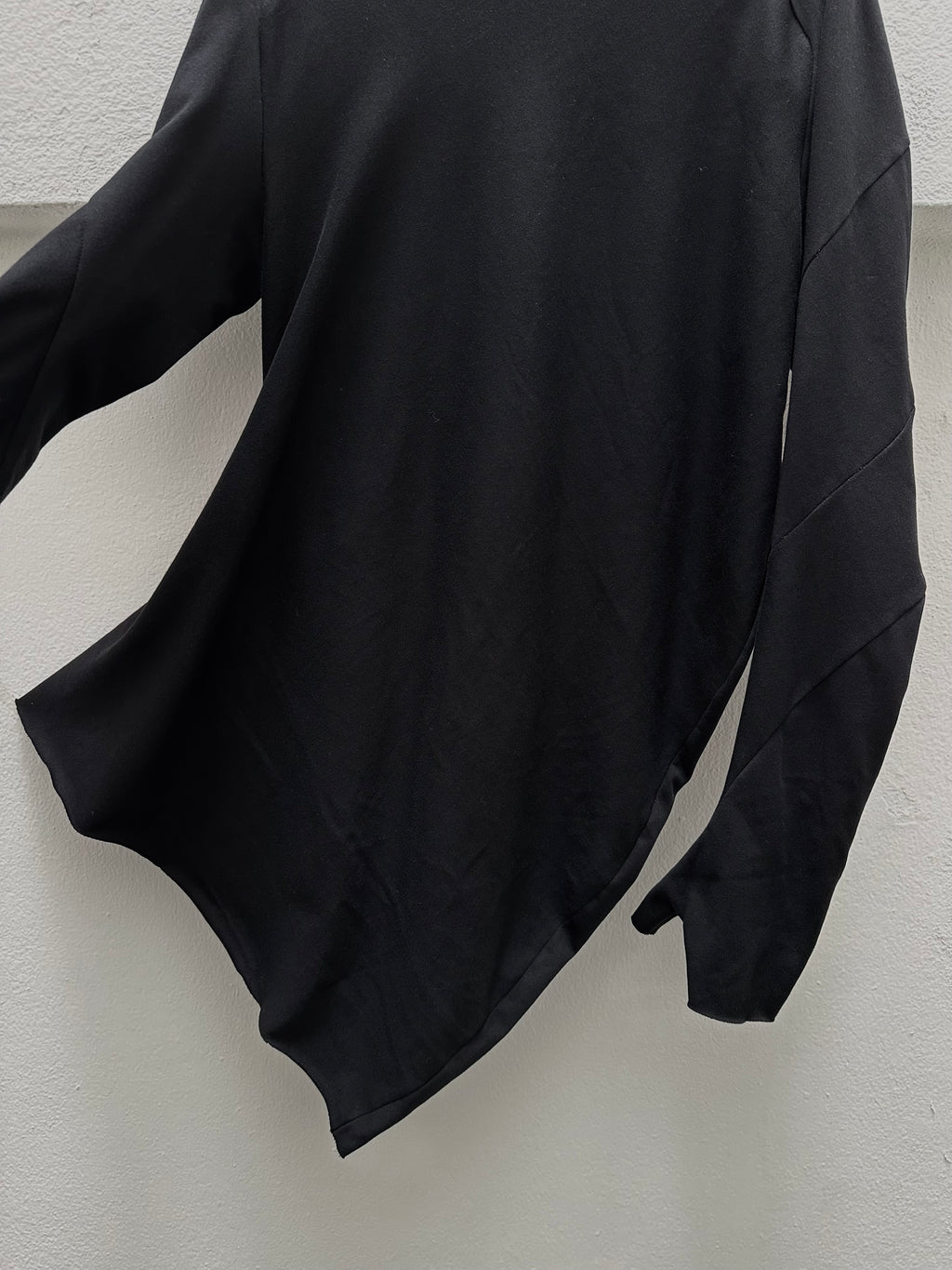 EC003- CSL

Curved Spiral Longsleeve