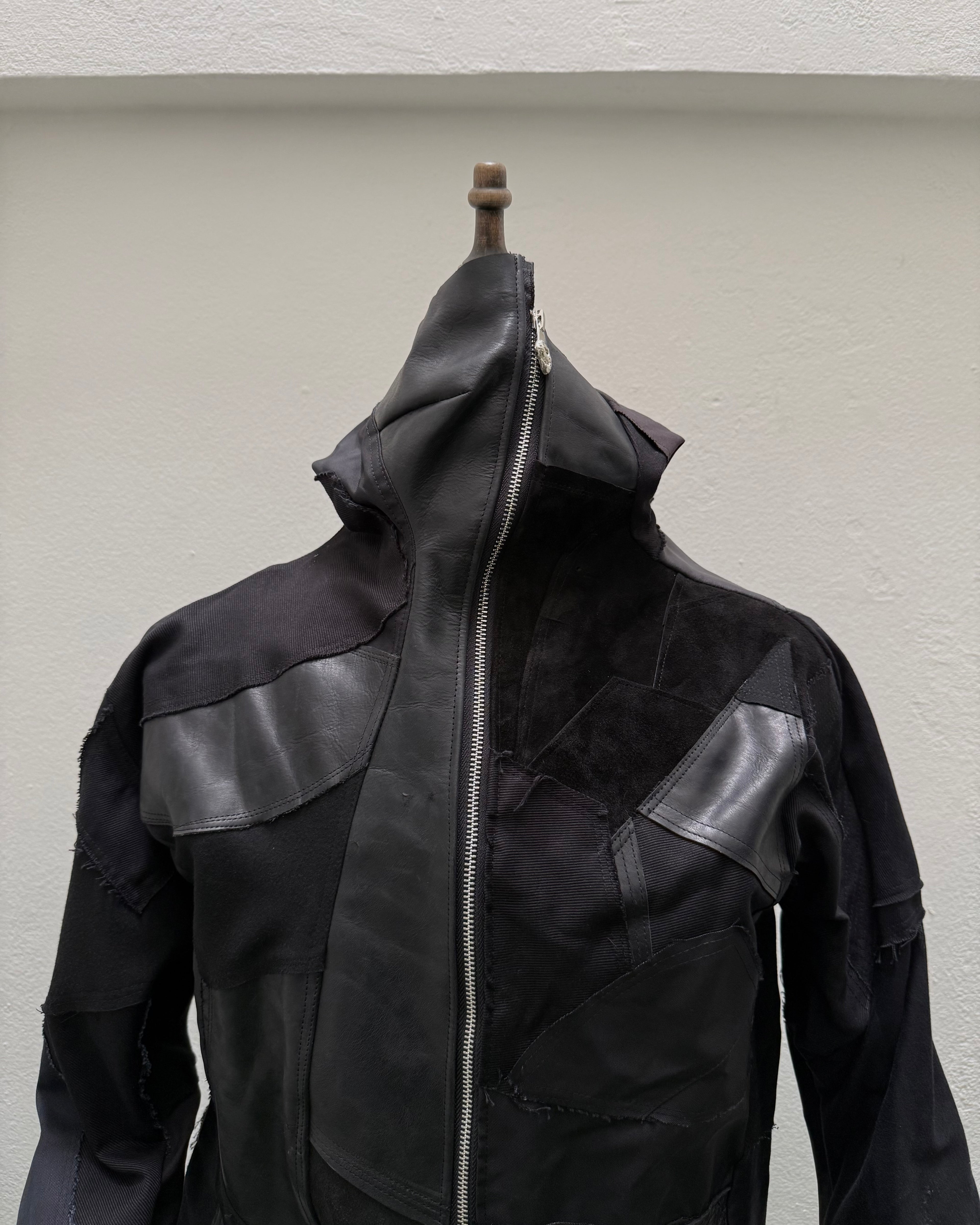 EC009 - MSJ

Masked Hooded Upcycle Jacket