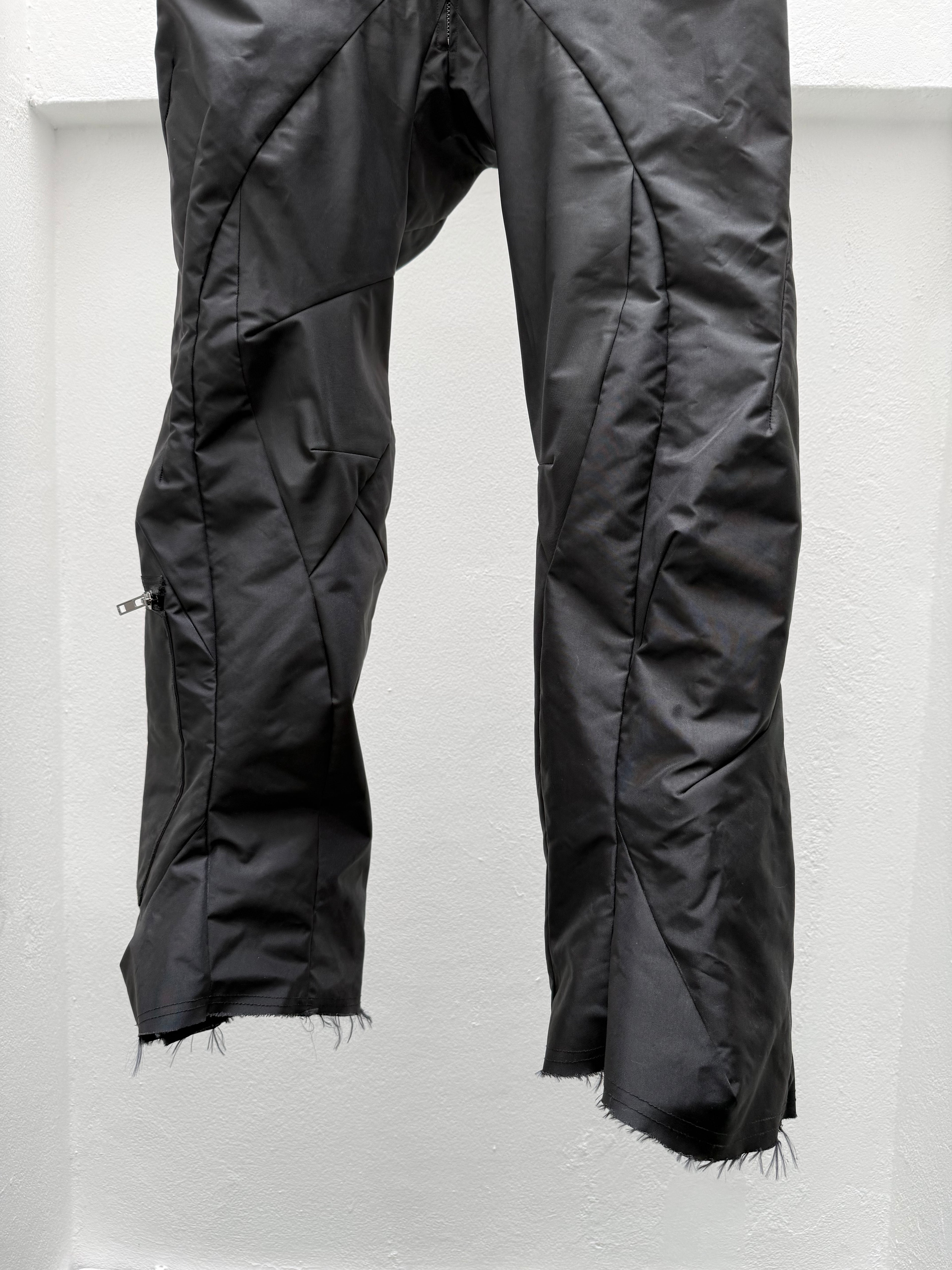 EC004/TS - LOT (Nylon)

Linea Obscura Trousers