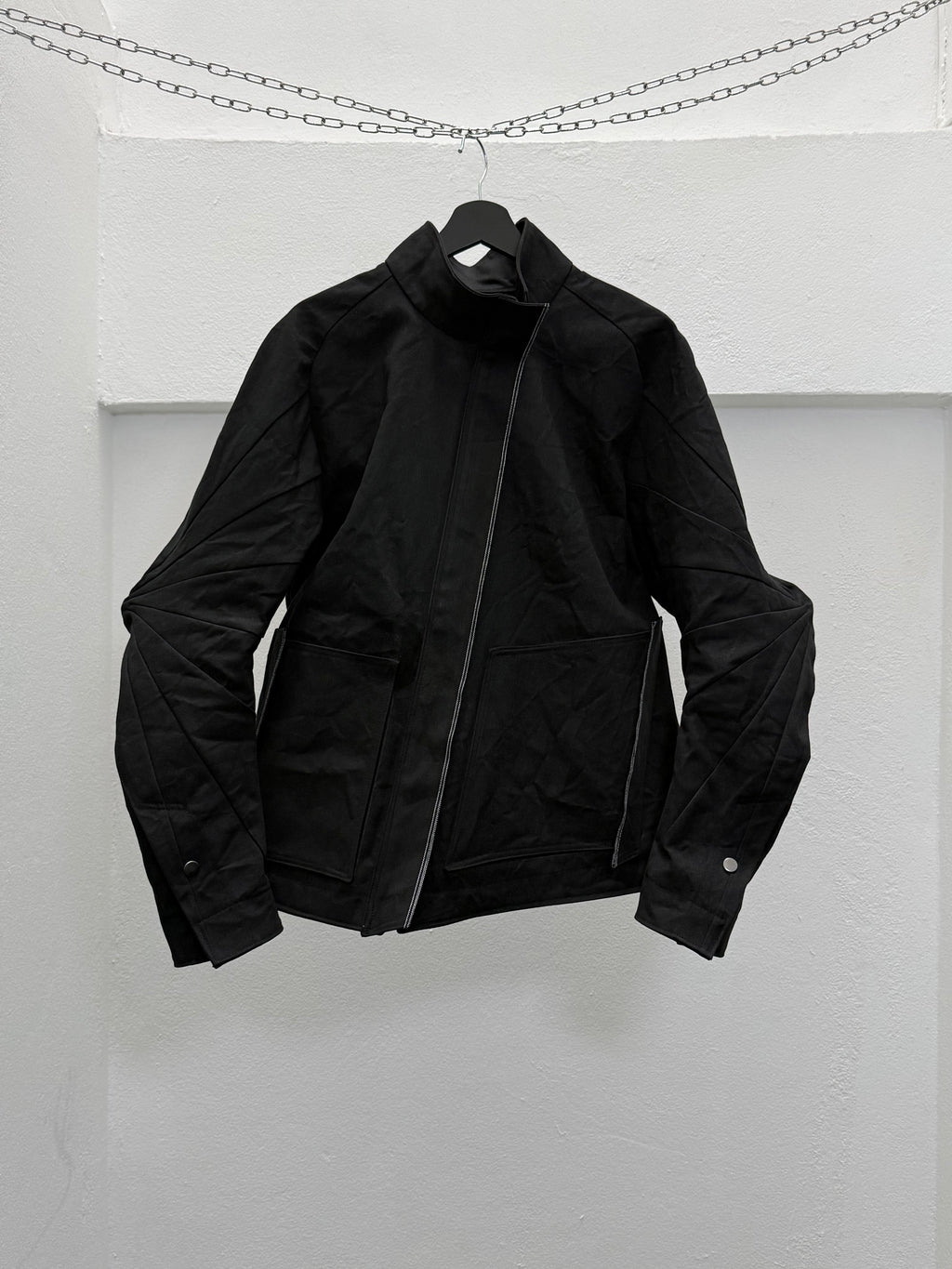 EC008-HSJ

High neck Slanted Jacket