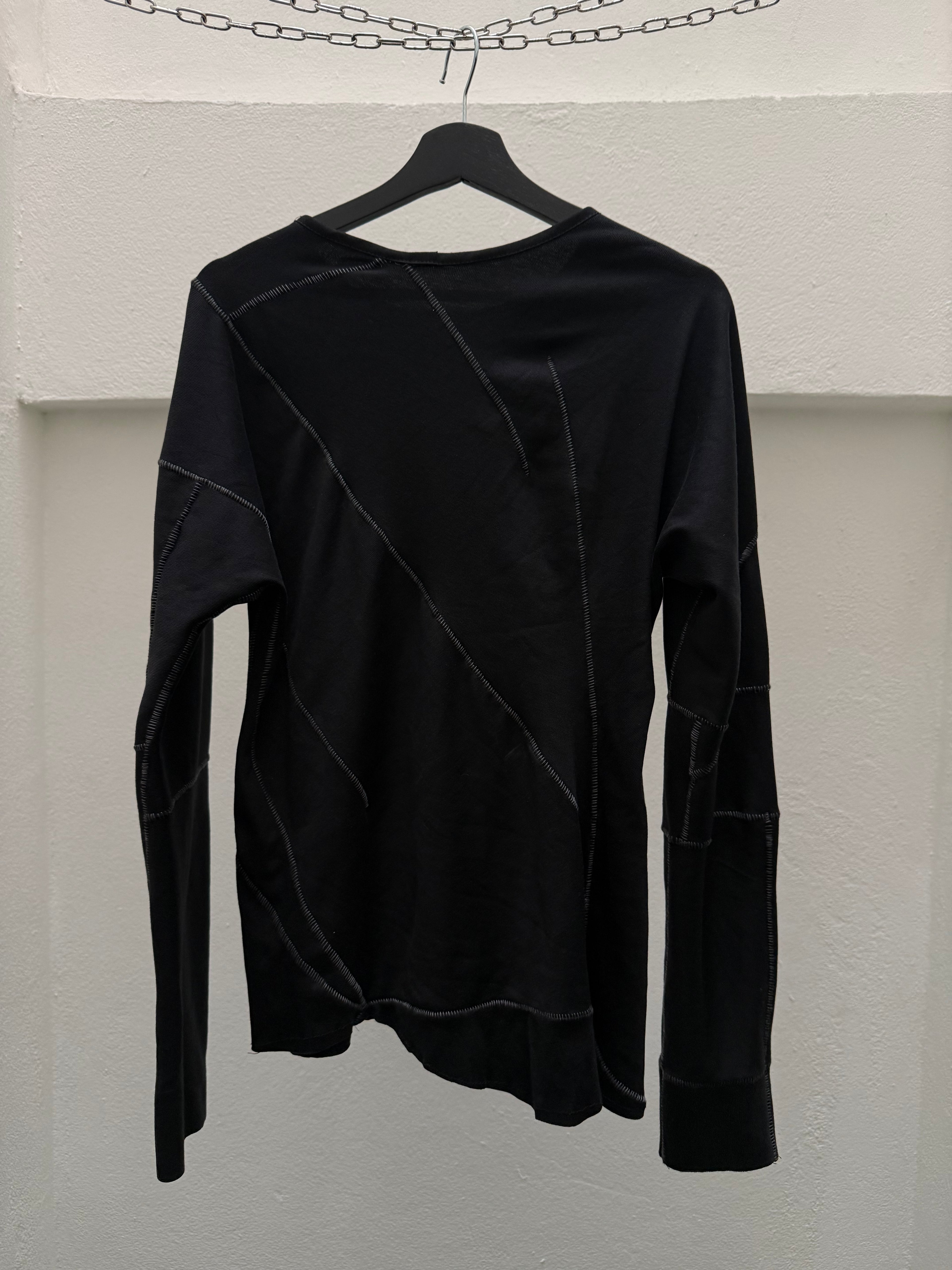 EC0024 - SAL 

Scarstitch Asymmetrical Longsleeve