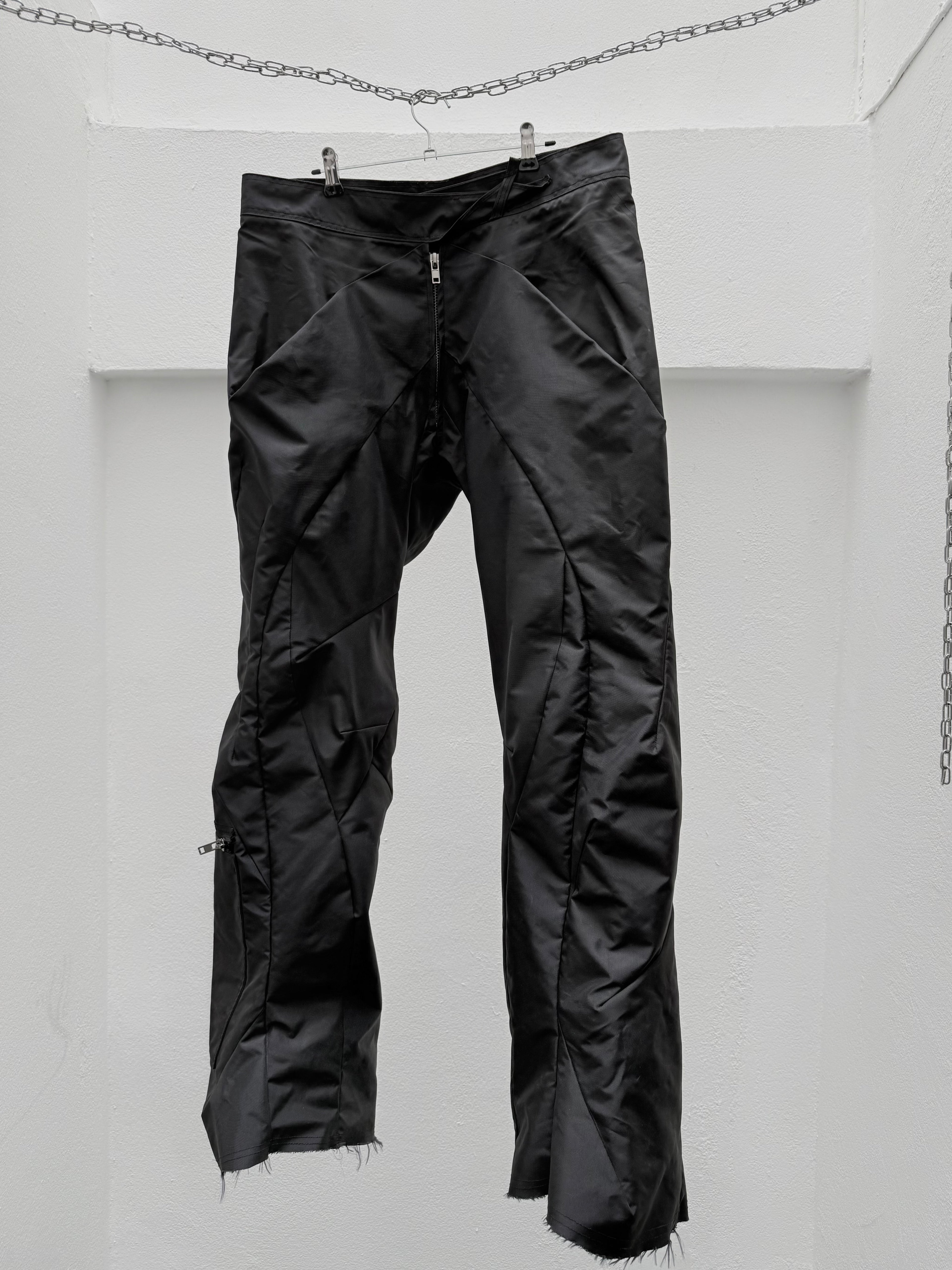 EC004/TS - LOT (Nylon)

Linea Obscura Trousers