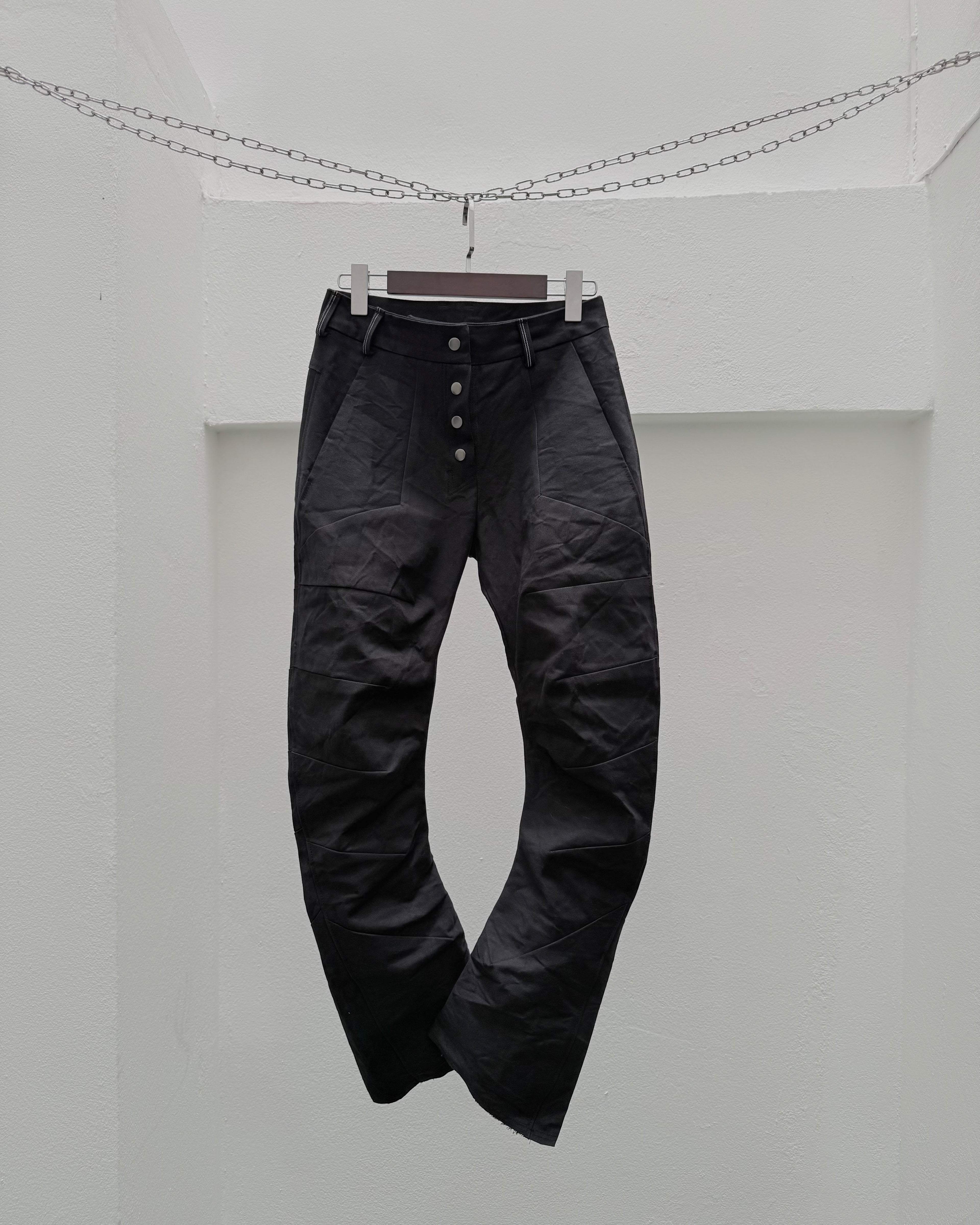 EC0010 - CDD

Curved Darted Denim
