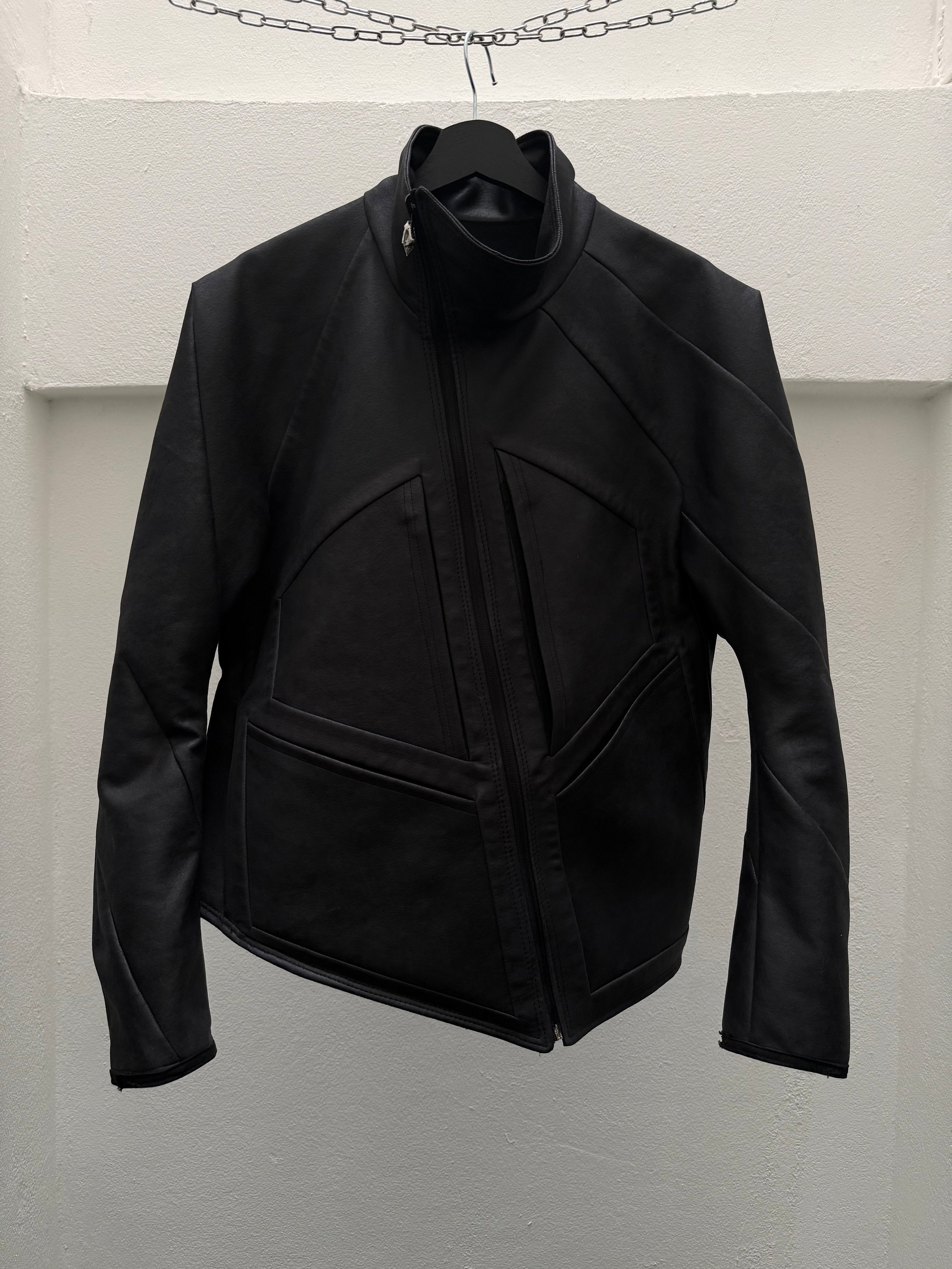 EC0014 - RSJ
Reversible Slanted Jacket