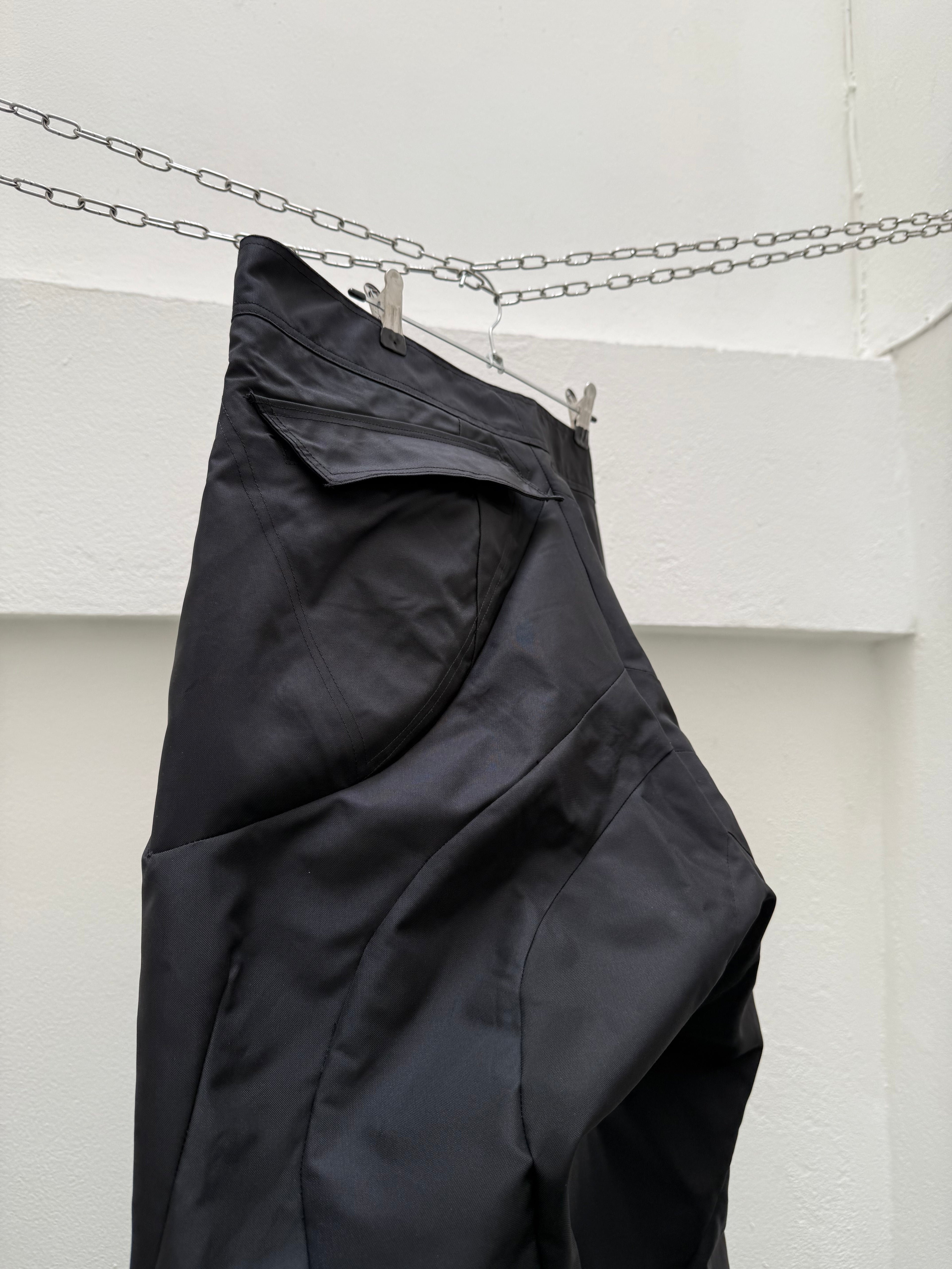 EC004/TS - LOT (Nylon)

Linea Obscura Trousers