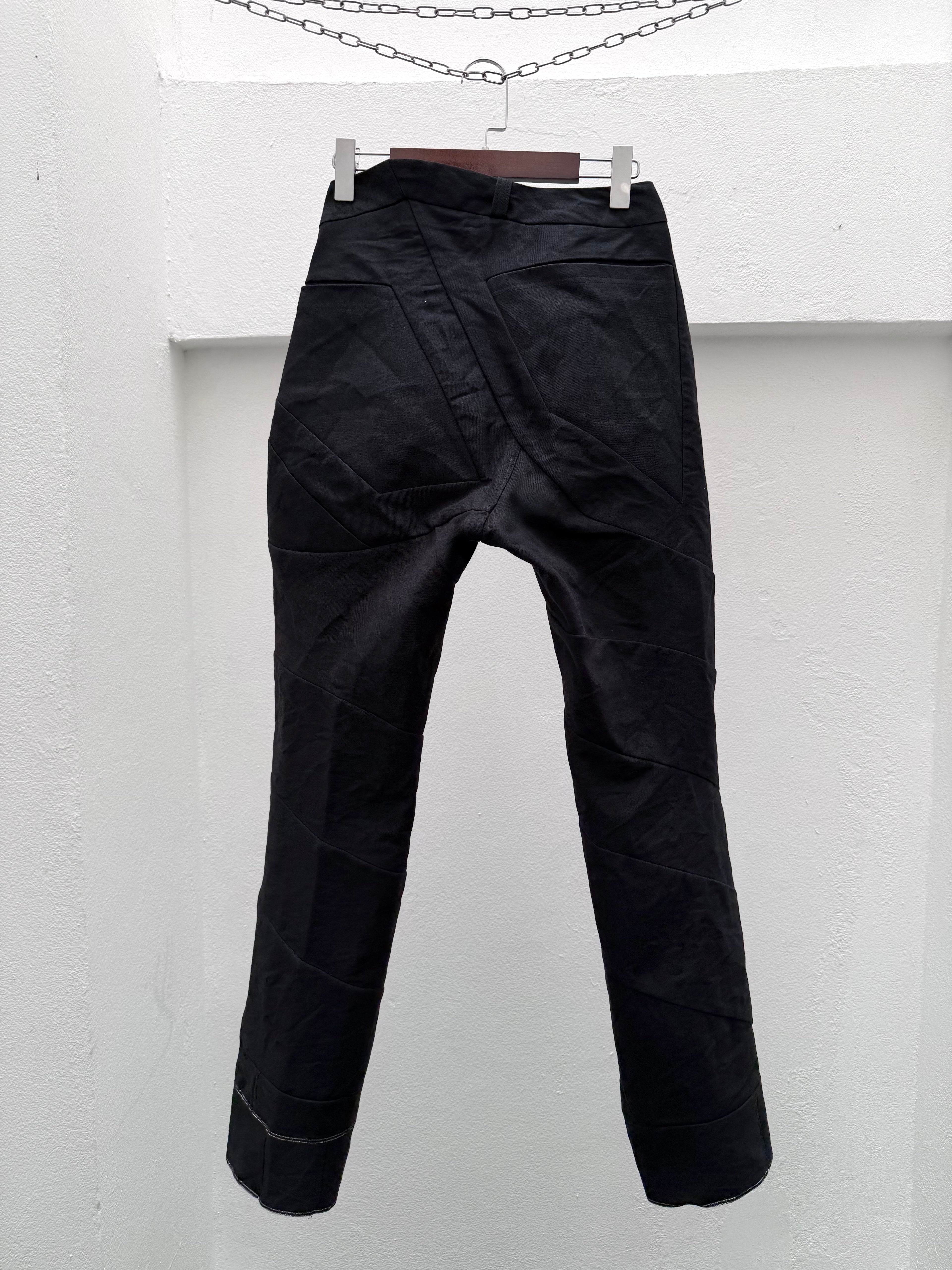 EC0019/TS – SSS
Slanted Spiral Selvedge Trousers