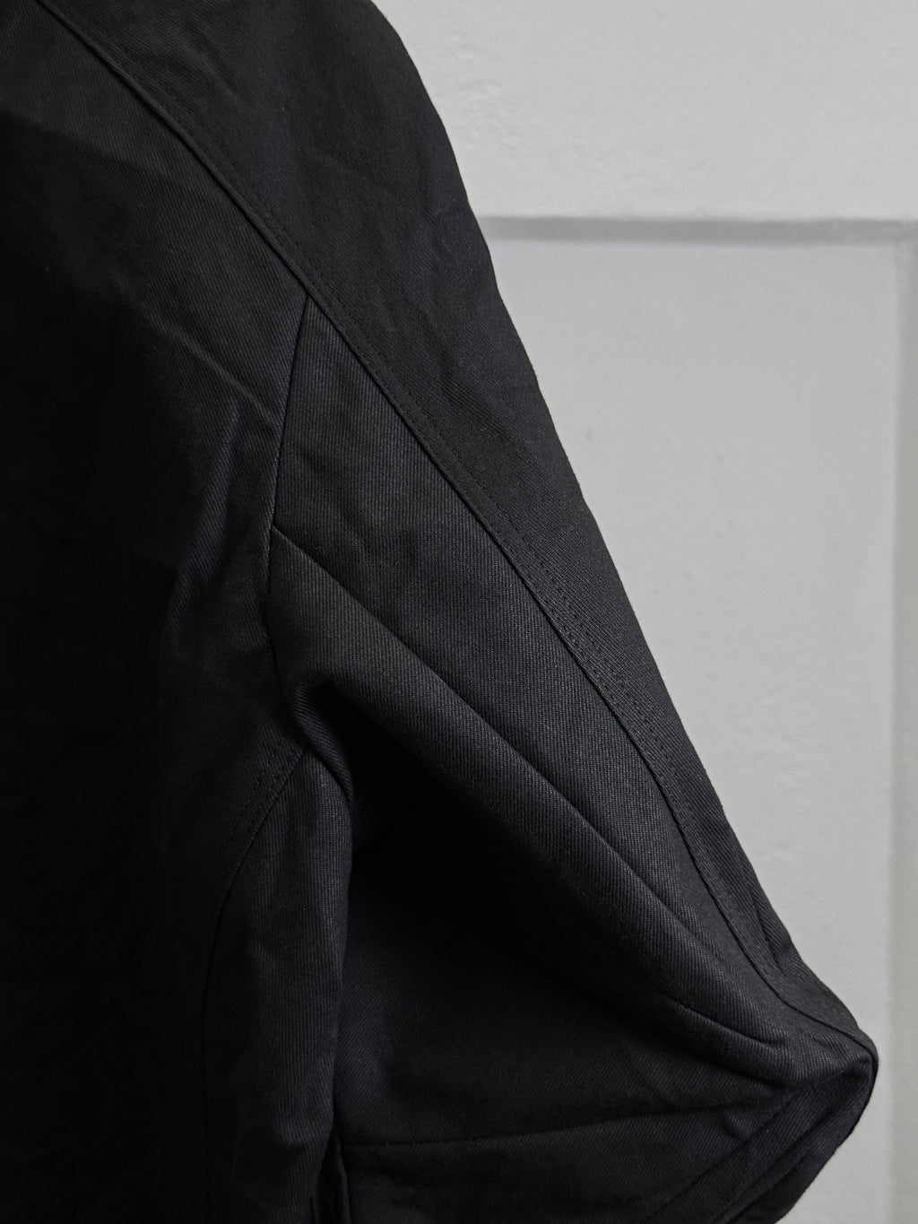 EC008-HSJ

High neck Slanted Jacket