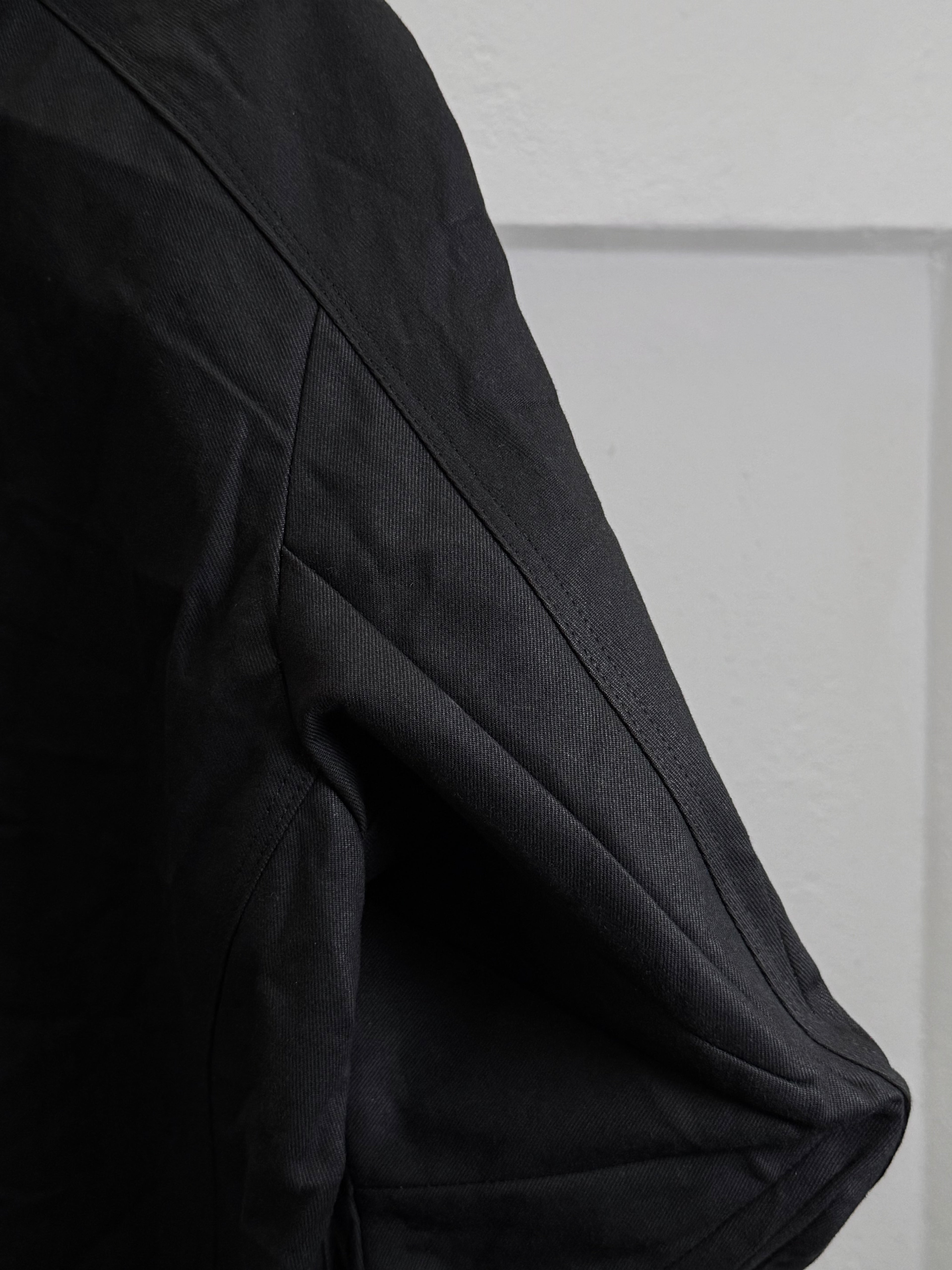 EC008-HSJ

High neck Slanted Jacket