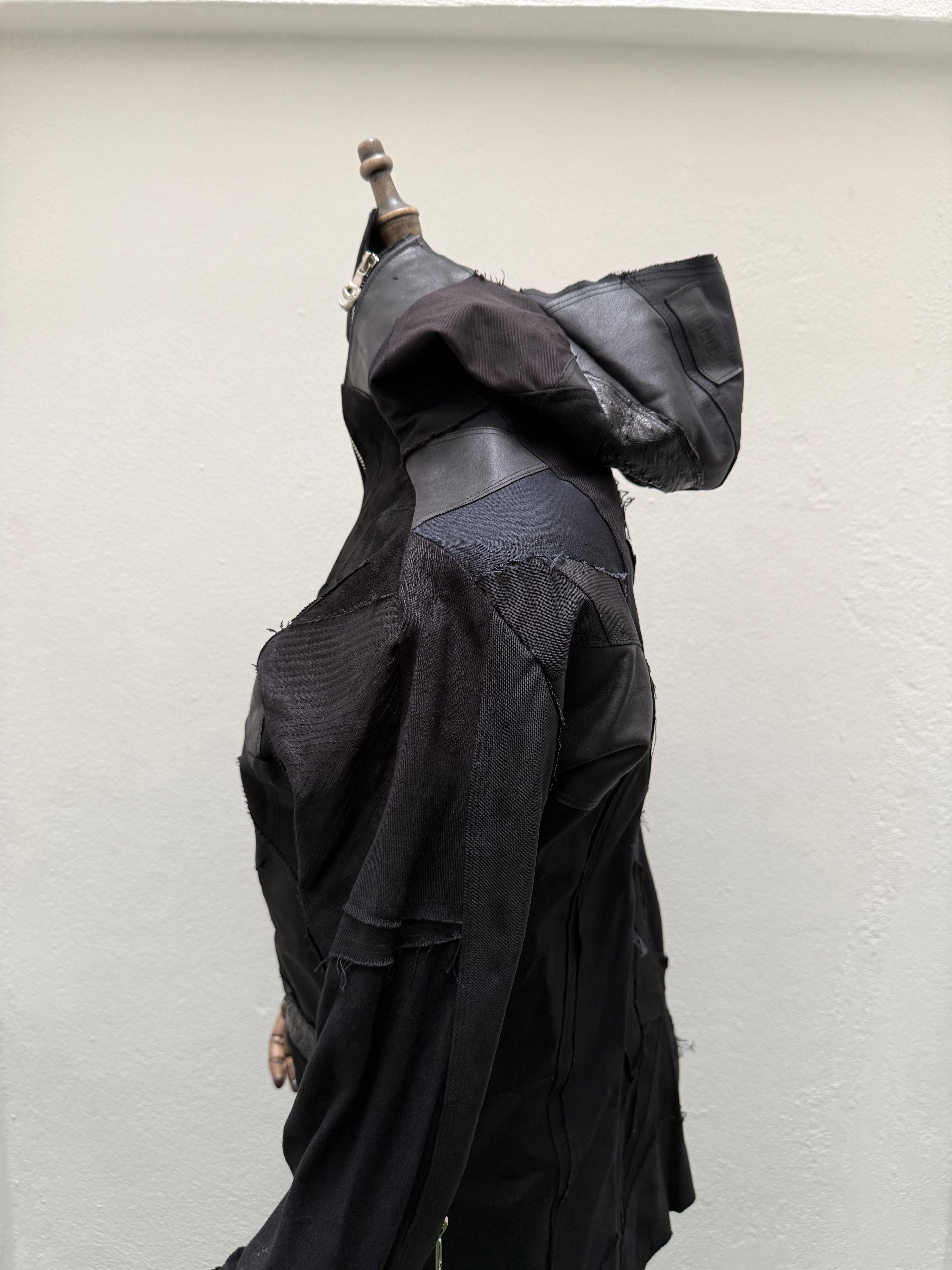 EC009 - MSJ

Masked Hooded Upcycle Jacket