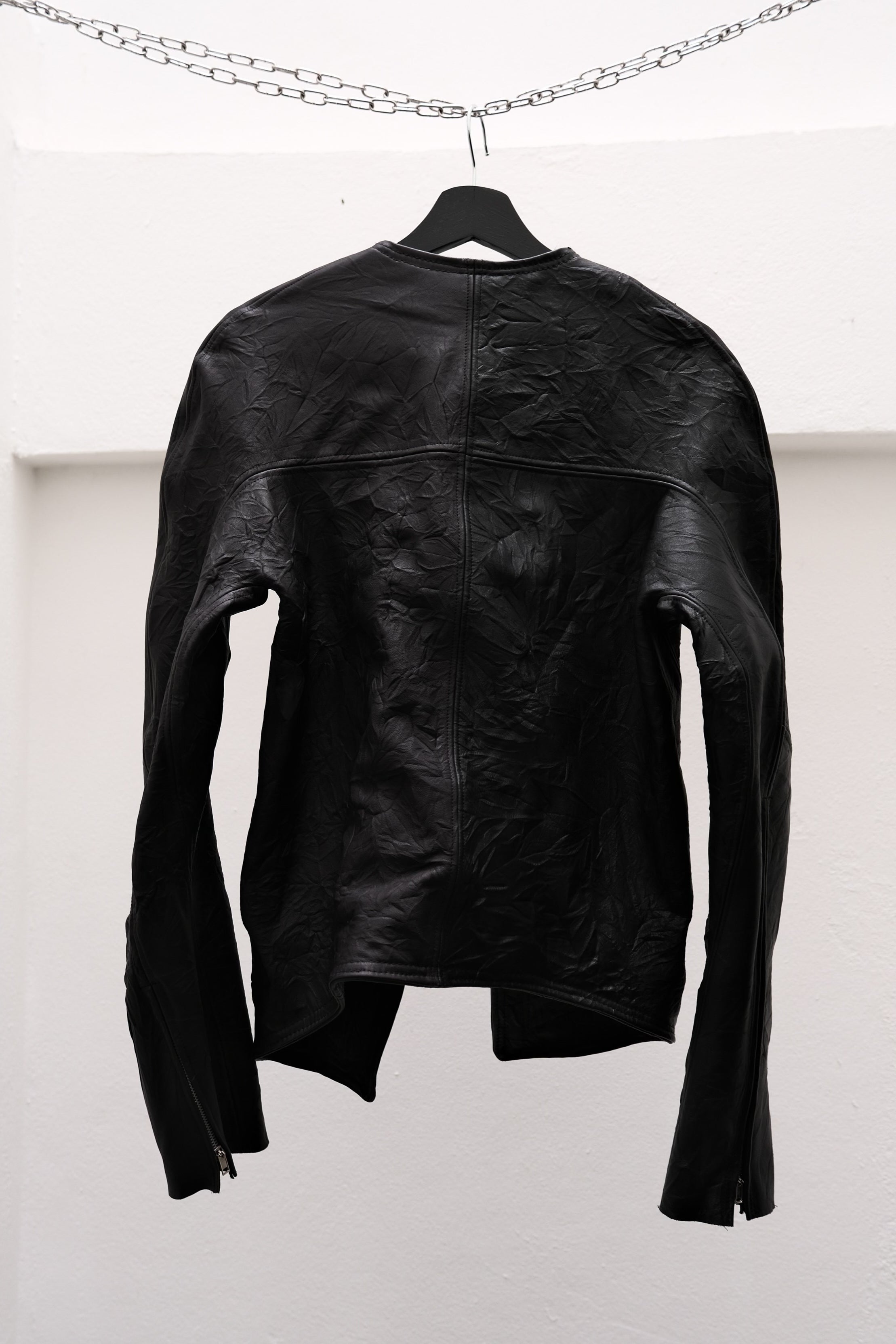EC0013 - CCB
Collarless Crossform Blazer