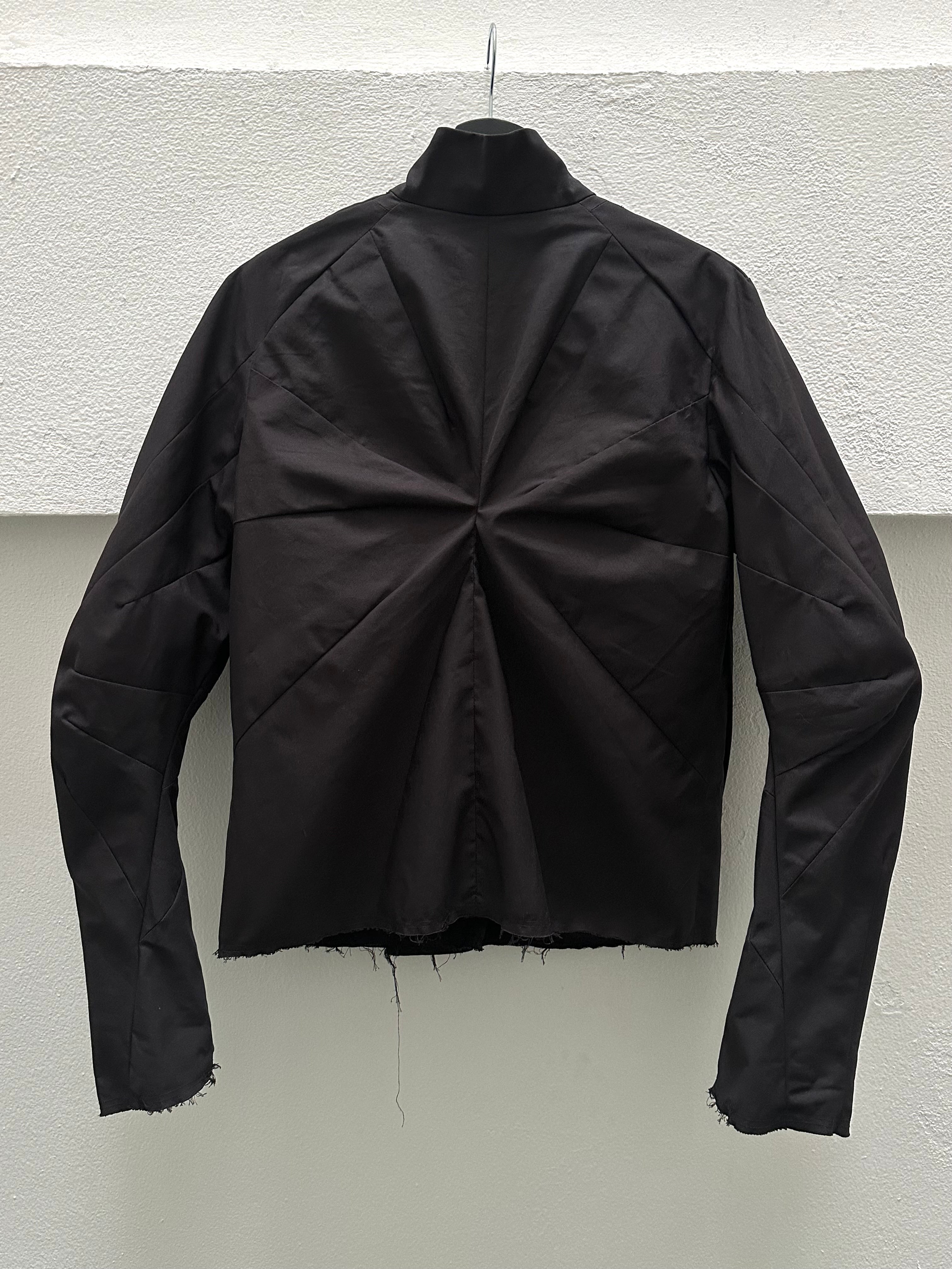 EC002 - ACJ

Anatomical Curvature Jacket