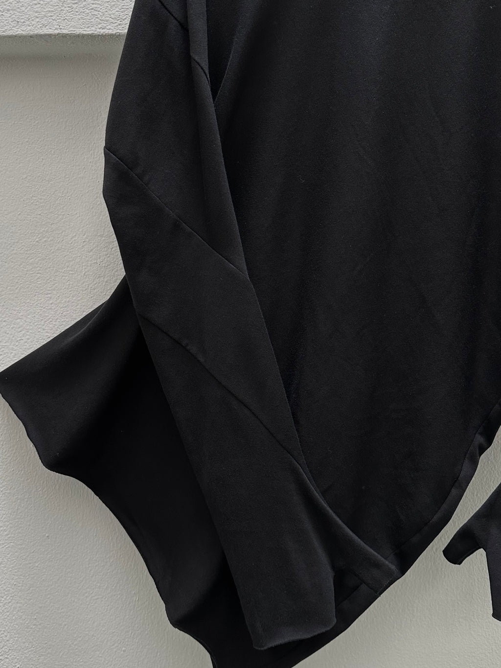 EC003- CSL

Curved Spiral Longsleeve