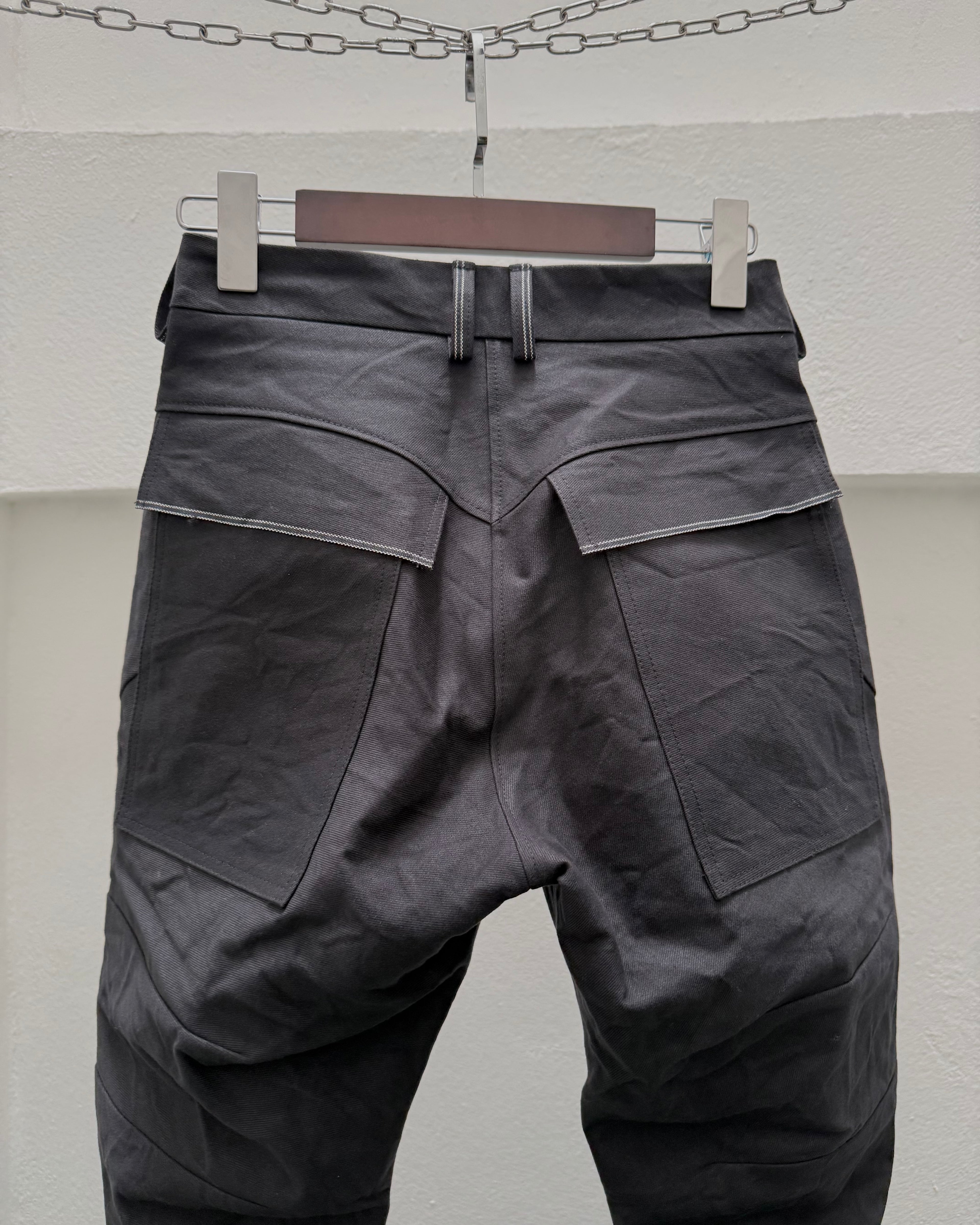 EC0010 - CDD

Curved Darted Denim
