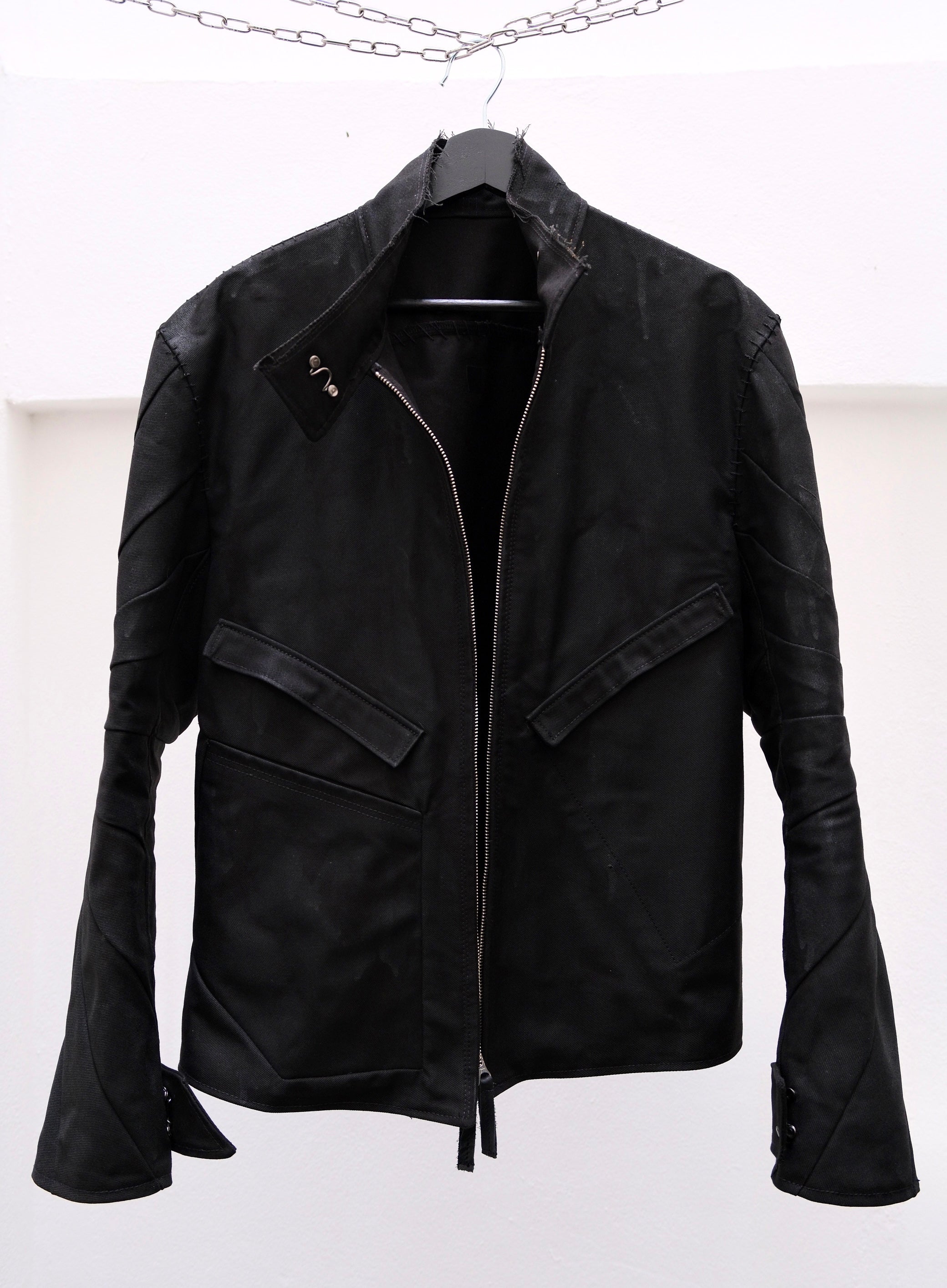 EC0025 - DDJ
DISSOLUTION DARTED JACKET