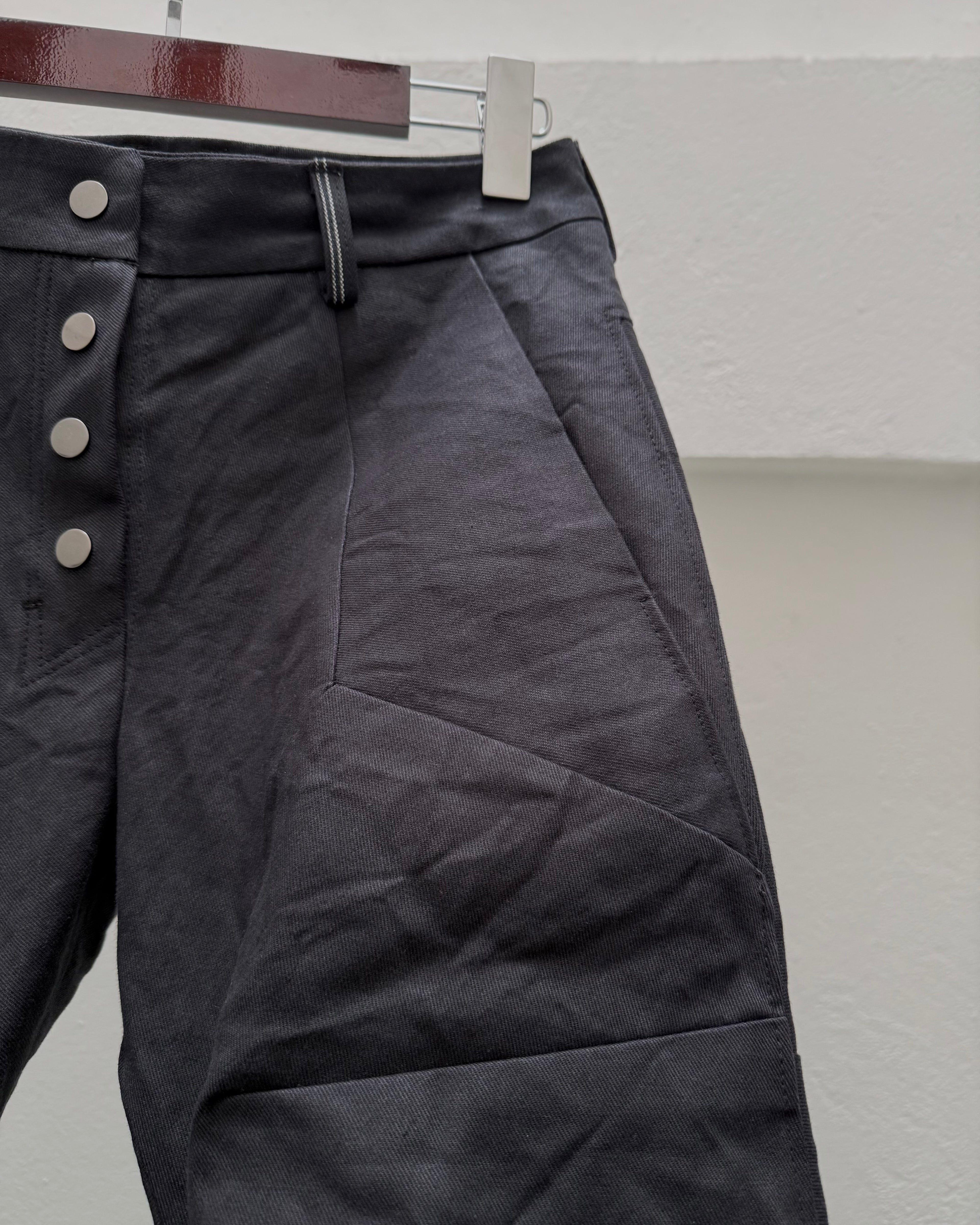 EC0010 - CDD

Curved Darted Denim