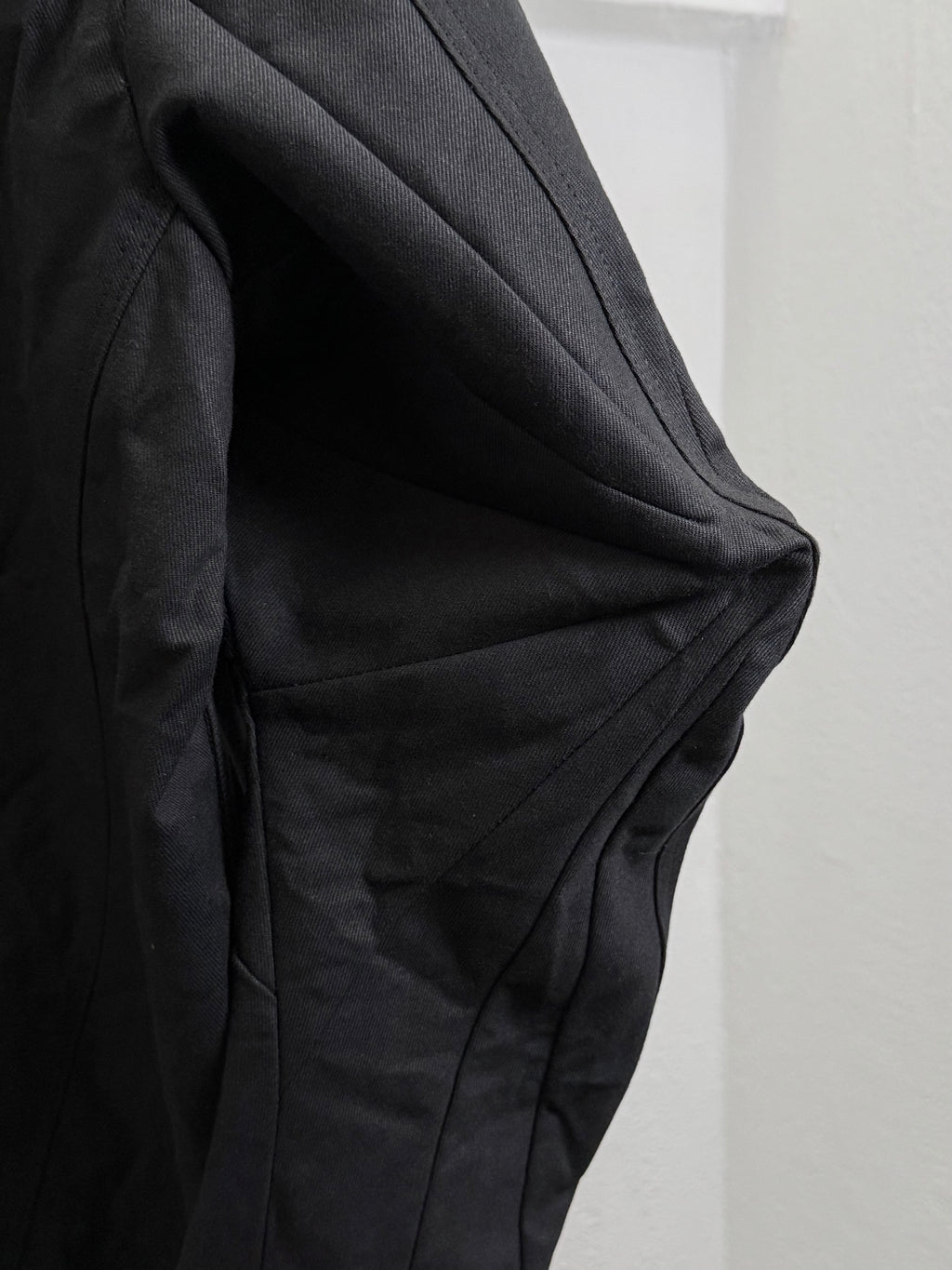 EC008-HSJ

High neck Slanted Jacket