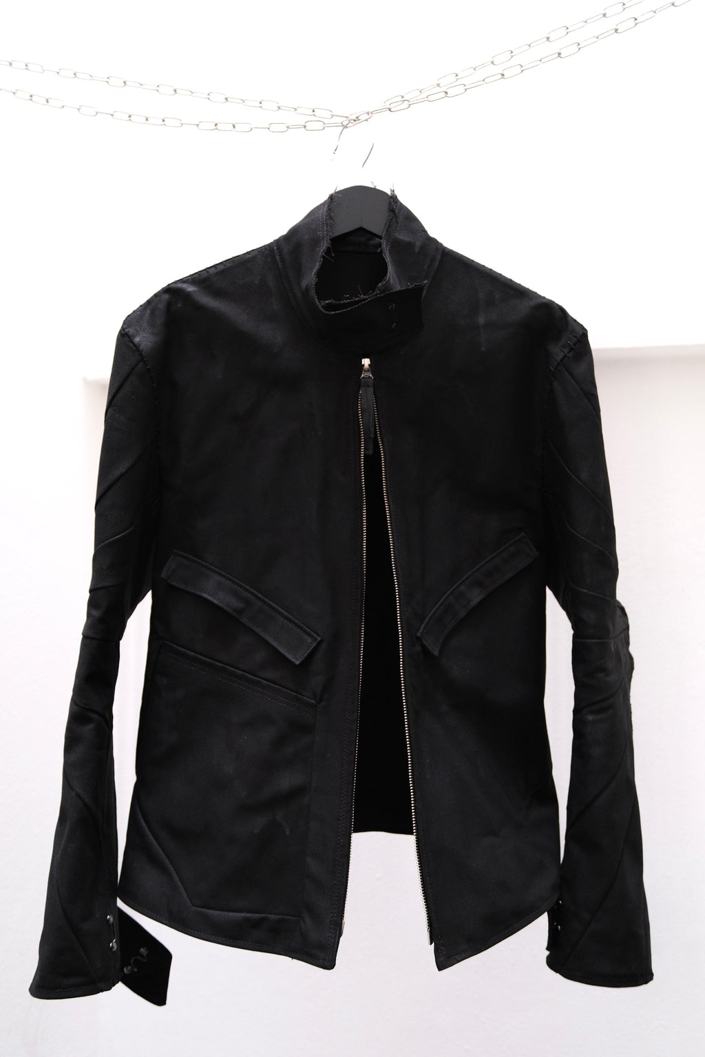 EC0025 - DDJ
DISSOLUTION DARTED JACKET
