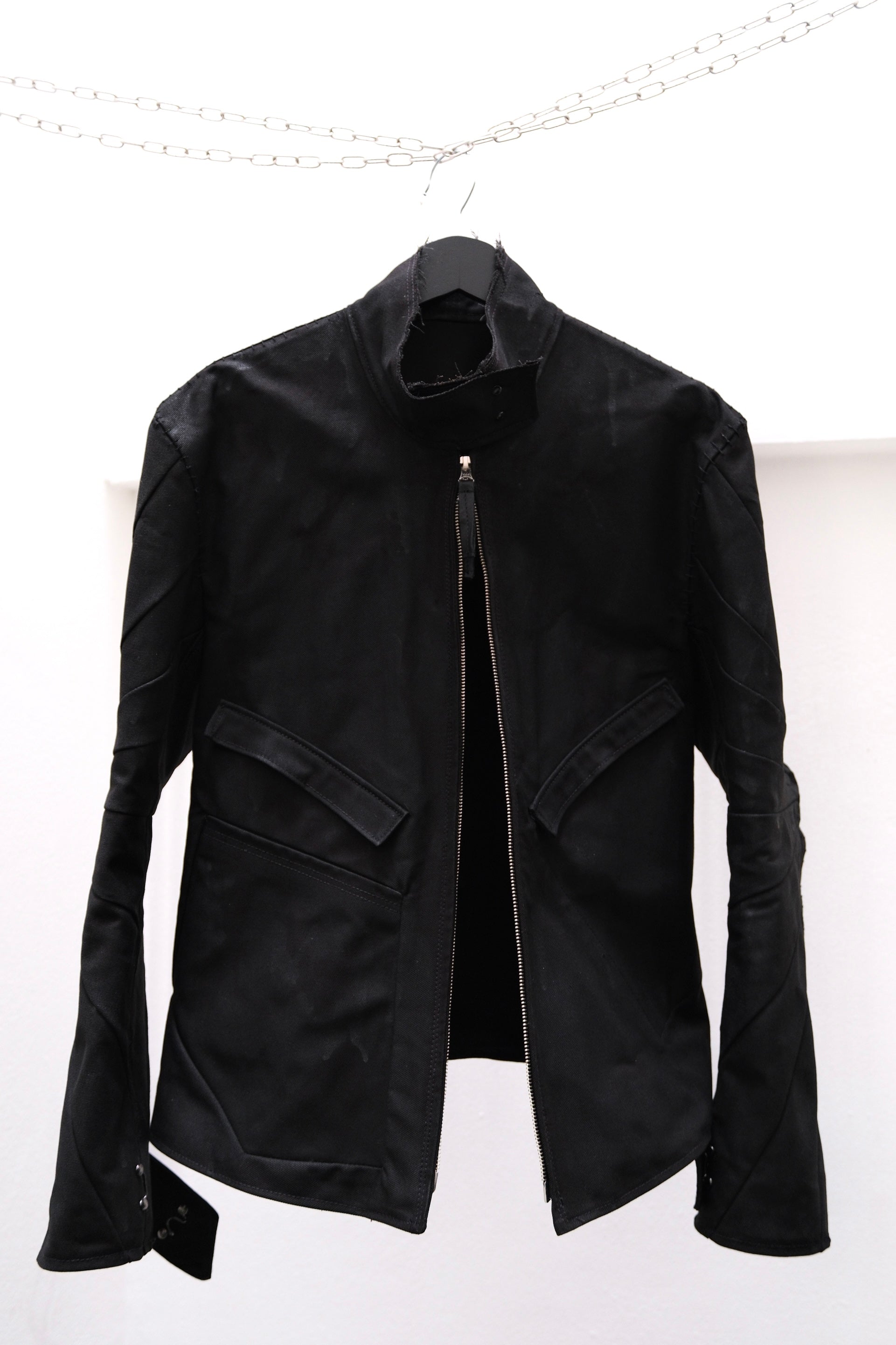 EC0025 - DDJ
DISSOLUTION DARTED JACKET