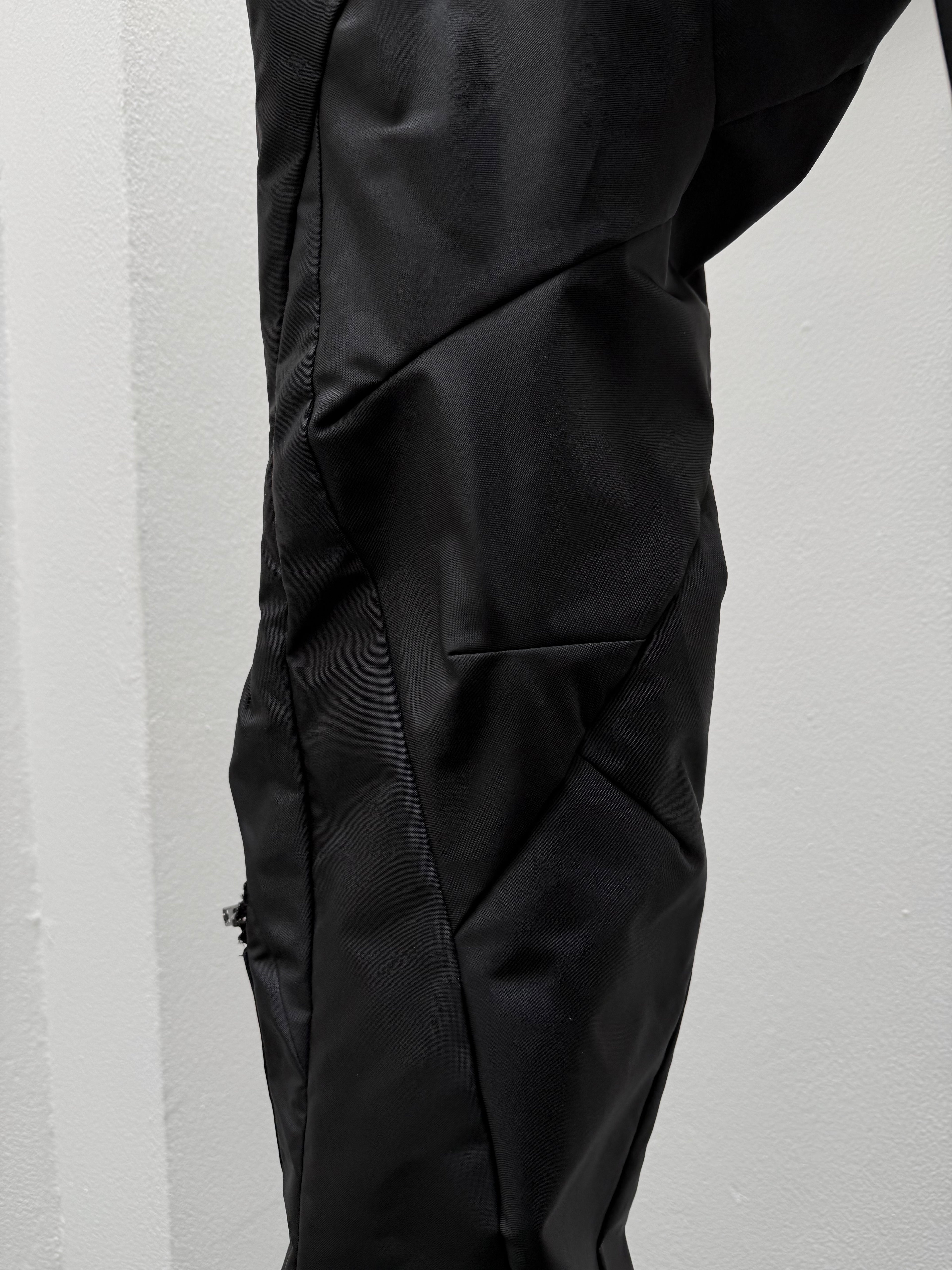 EC004/TS - LOT (Nylon)

Linea Obscura Trousers